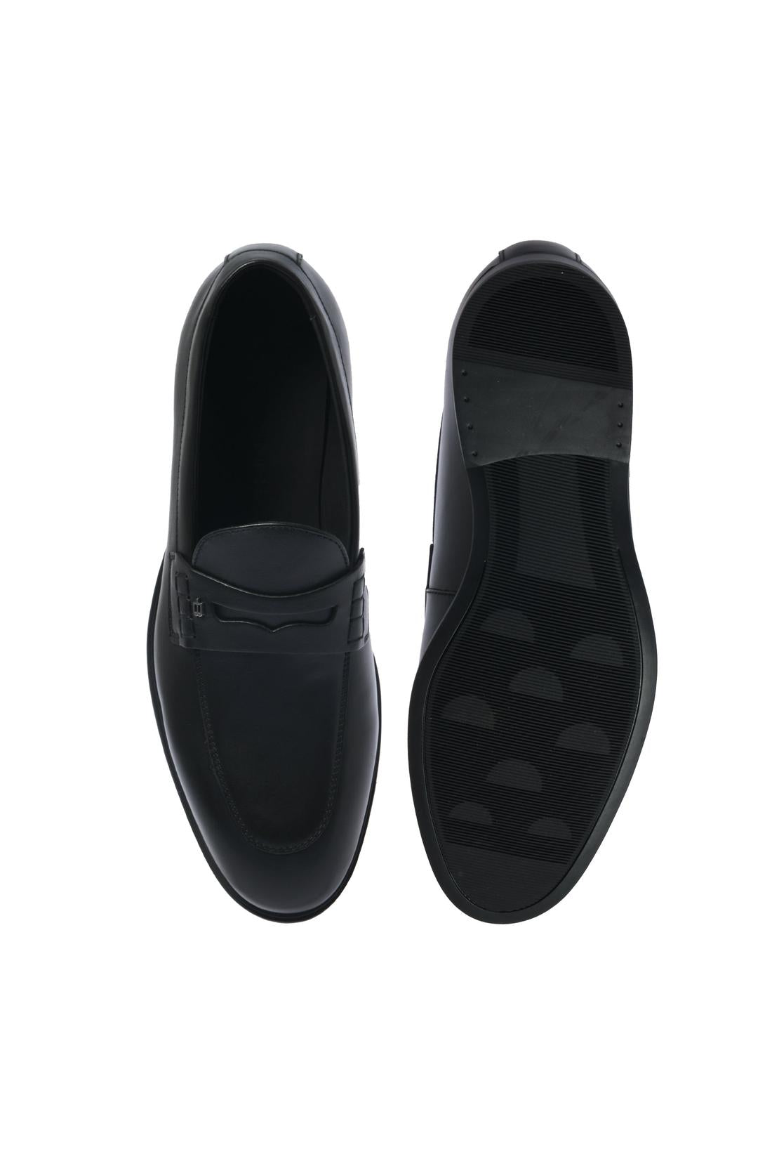 Loafer in black leather