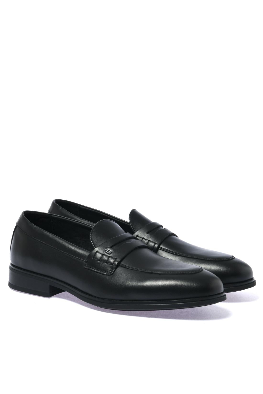 Loafer in black leather