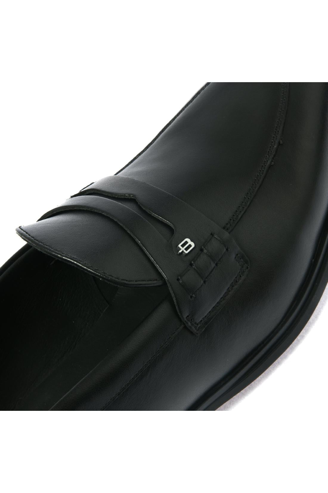Loafer in black leather