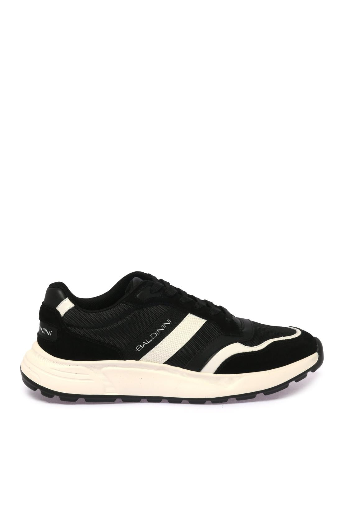 Sneaker in leather and black fabric
