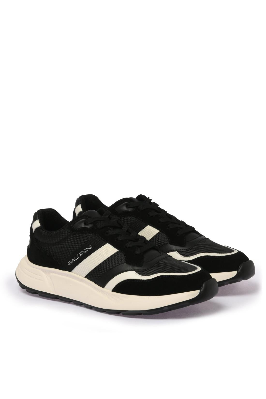 Sneaker in leather and black fabric