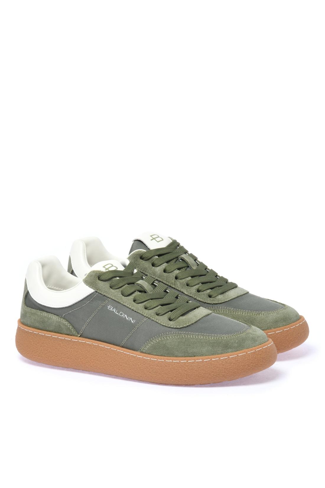 Sneaker in green suede and fabric