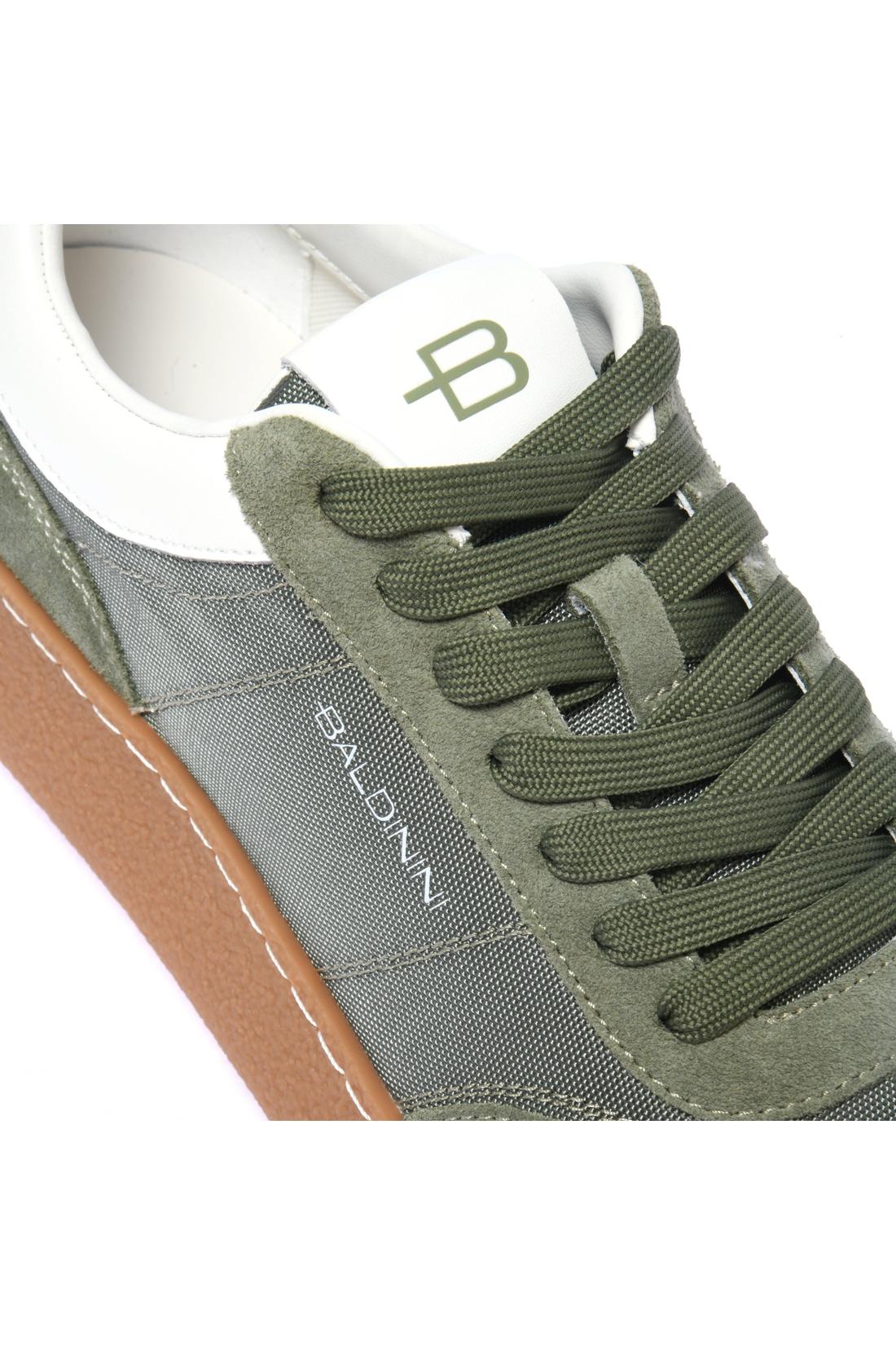 Sneaker in green suede and fabric
