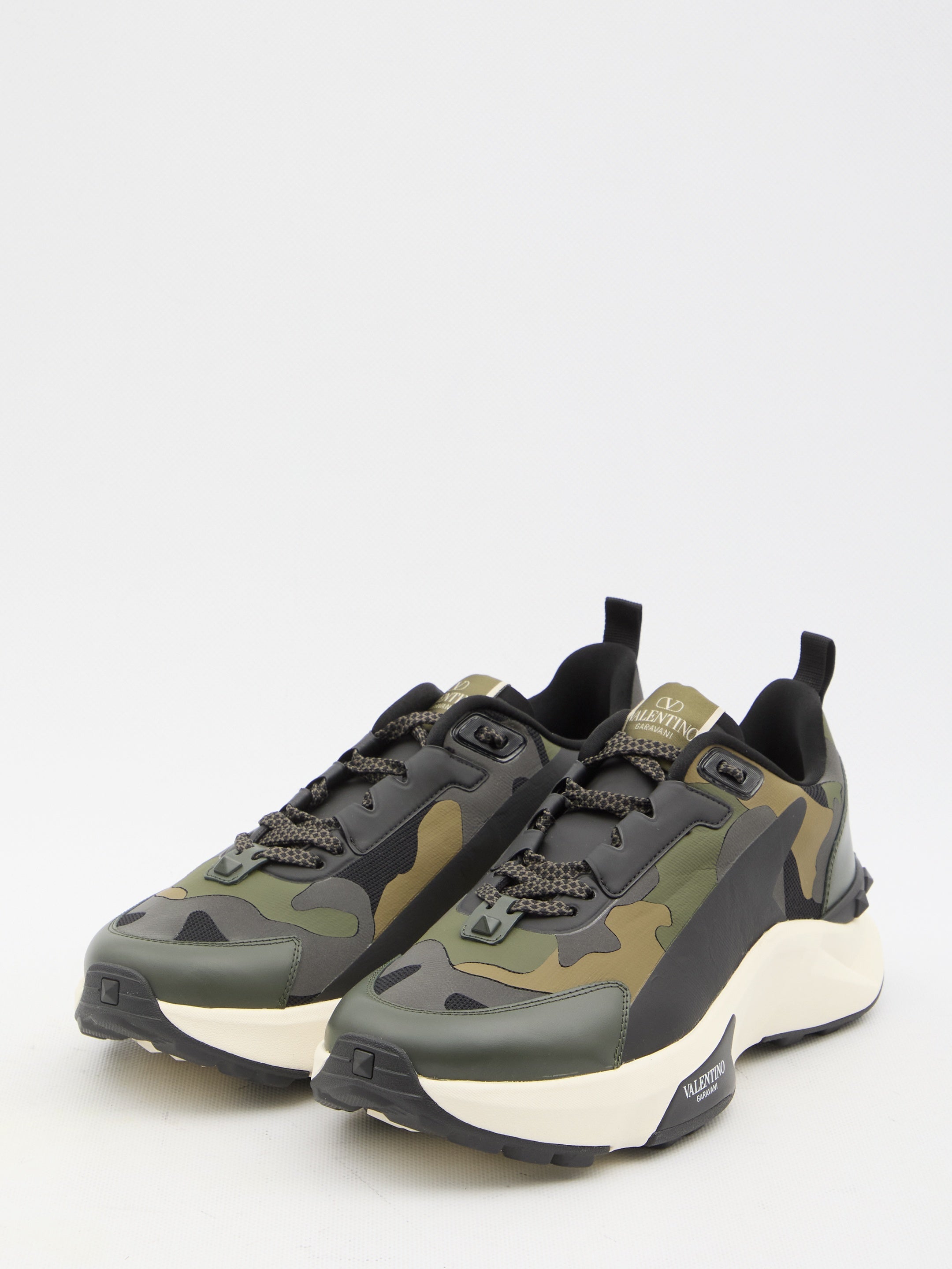 VALENTINO GARAVANI-OUTLET-SALE-Low Top True Act Camouflage sneakers-ARCHIVIST