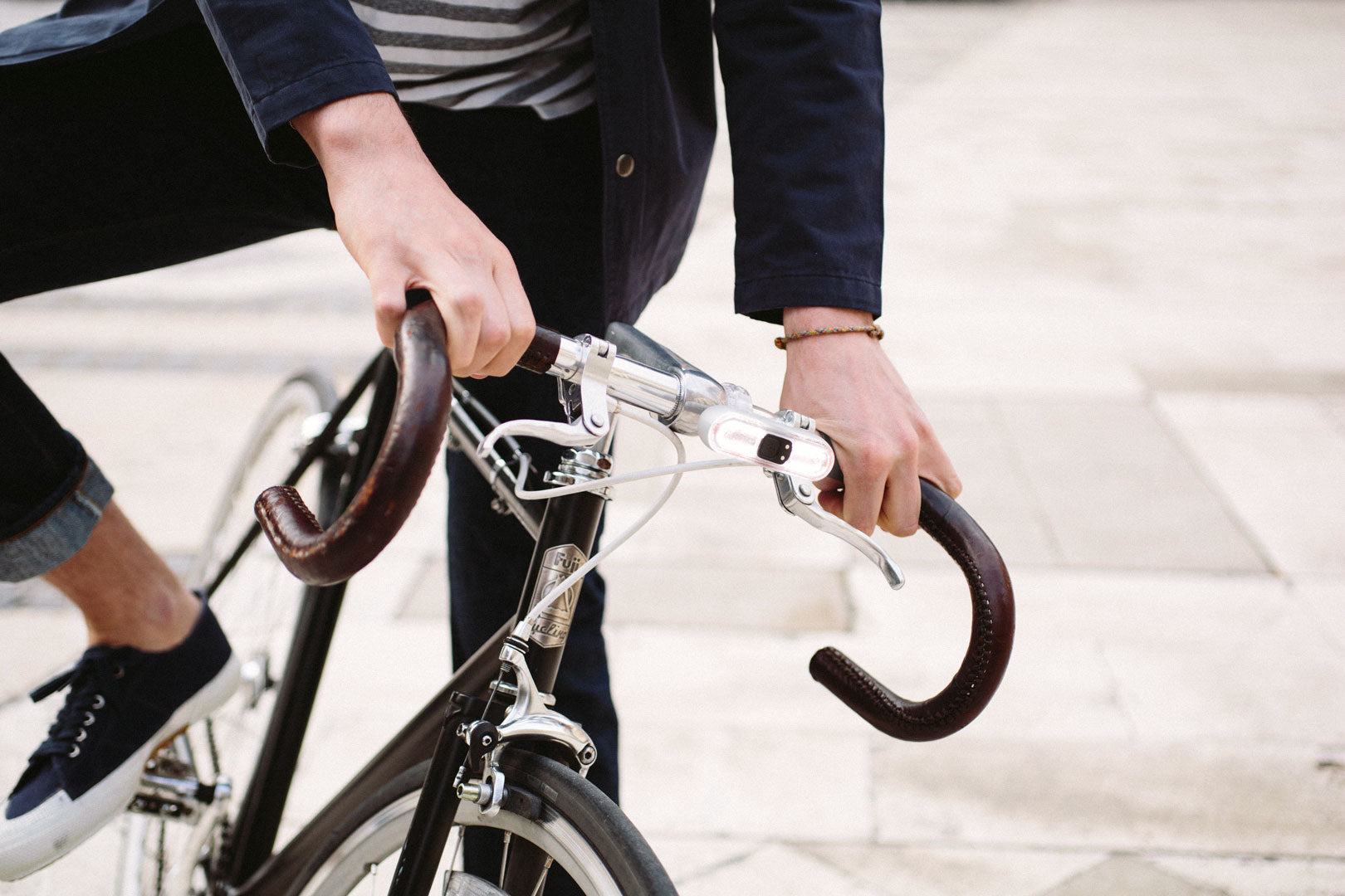 Gestalten Eu Shop-Velo City-Book-Black-Deal-Outlet-by-ARCHIVIST