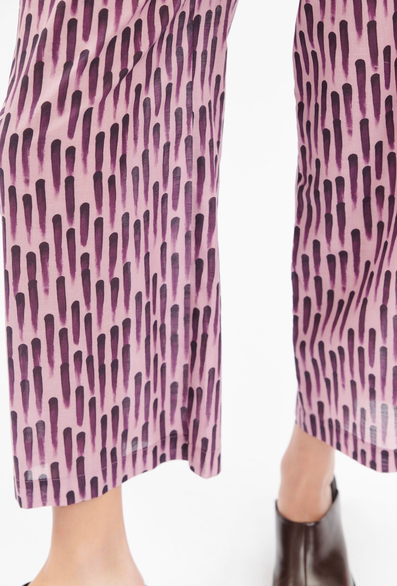 Odeeh-Vertikal Brushstrokes Hose, Amethyst-Hosen-Black-Deal-Outlet-by-ARCHIVIST