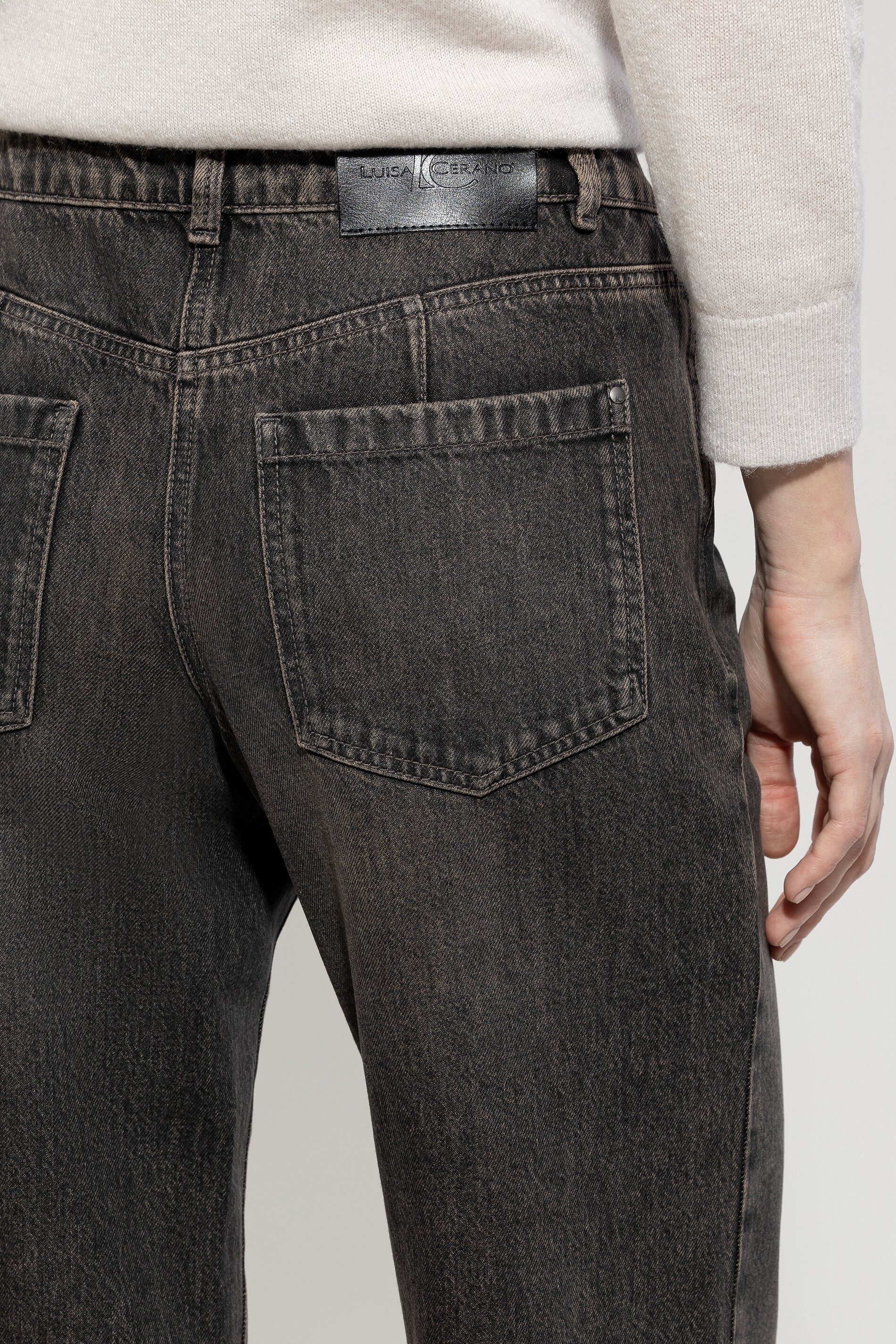 Luisa Cerano-Wideleg-Denim-Hosen-Black-Deal-Outlet-by-ARCHIVIST