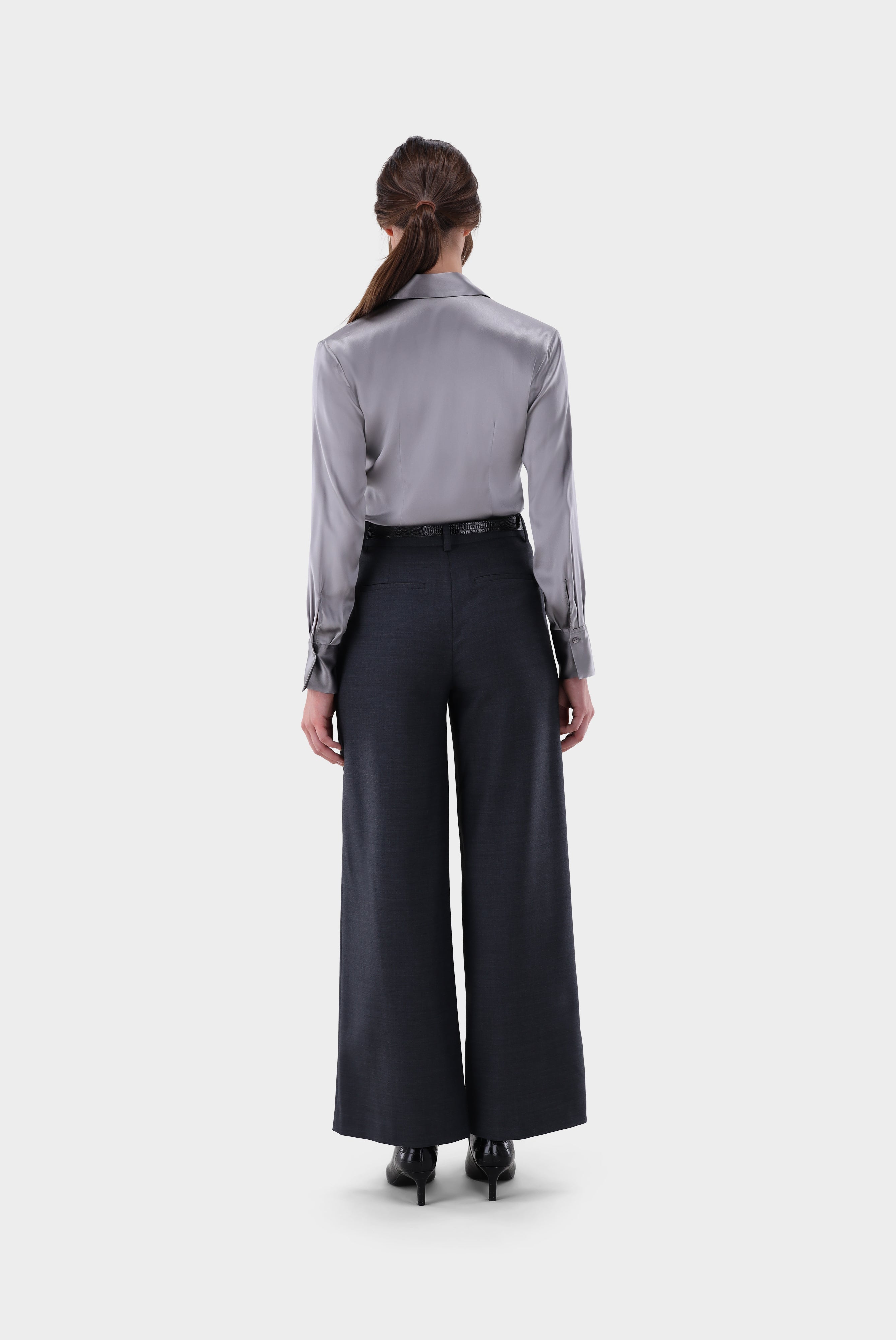 Hemdbluse | tailliert aus Seidensatin-Stretch