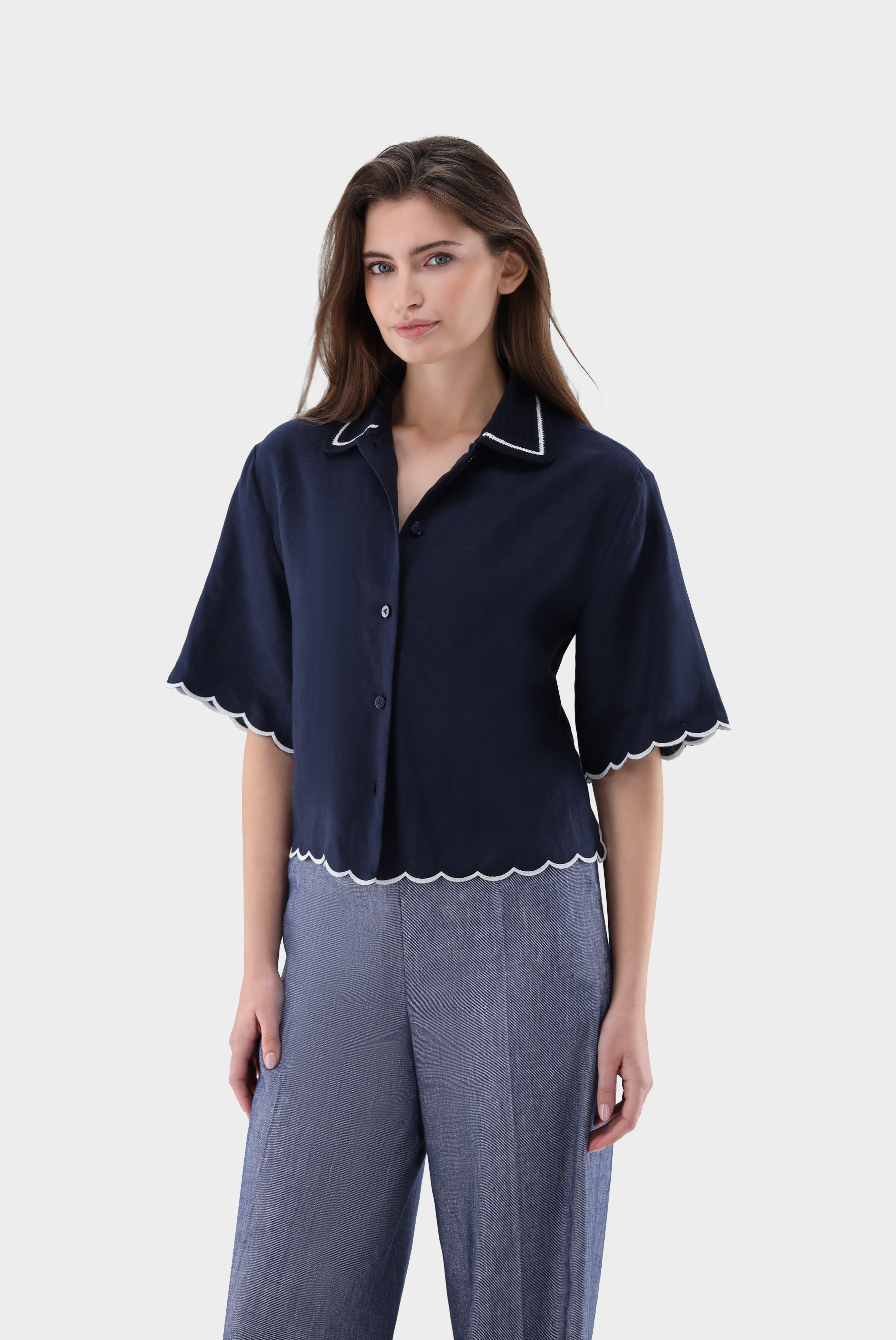 Kurzarm Hemdbluse | aus Leinen mit Häkelkragen