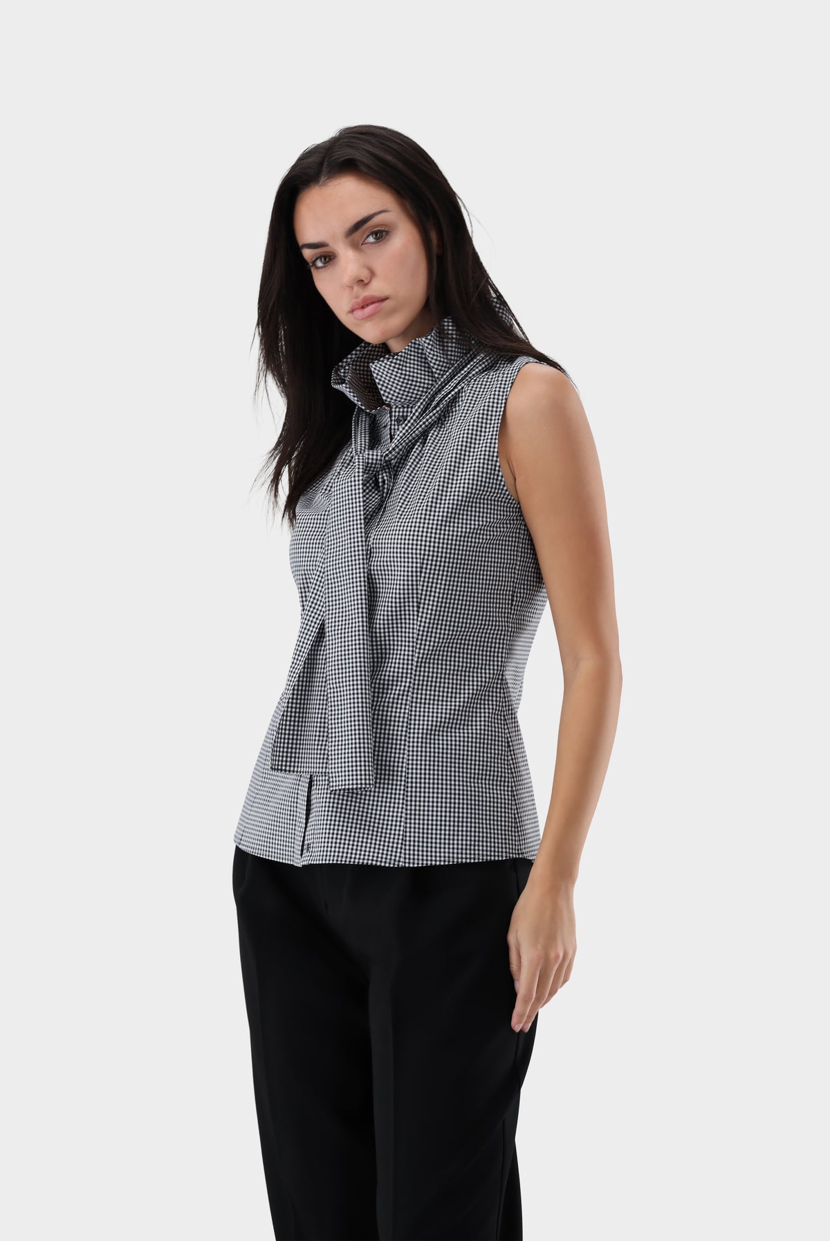 Ärmellose Bluse | mit Rüschen und Schluppe