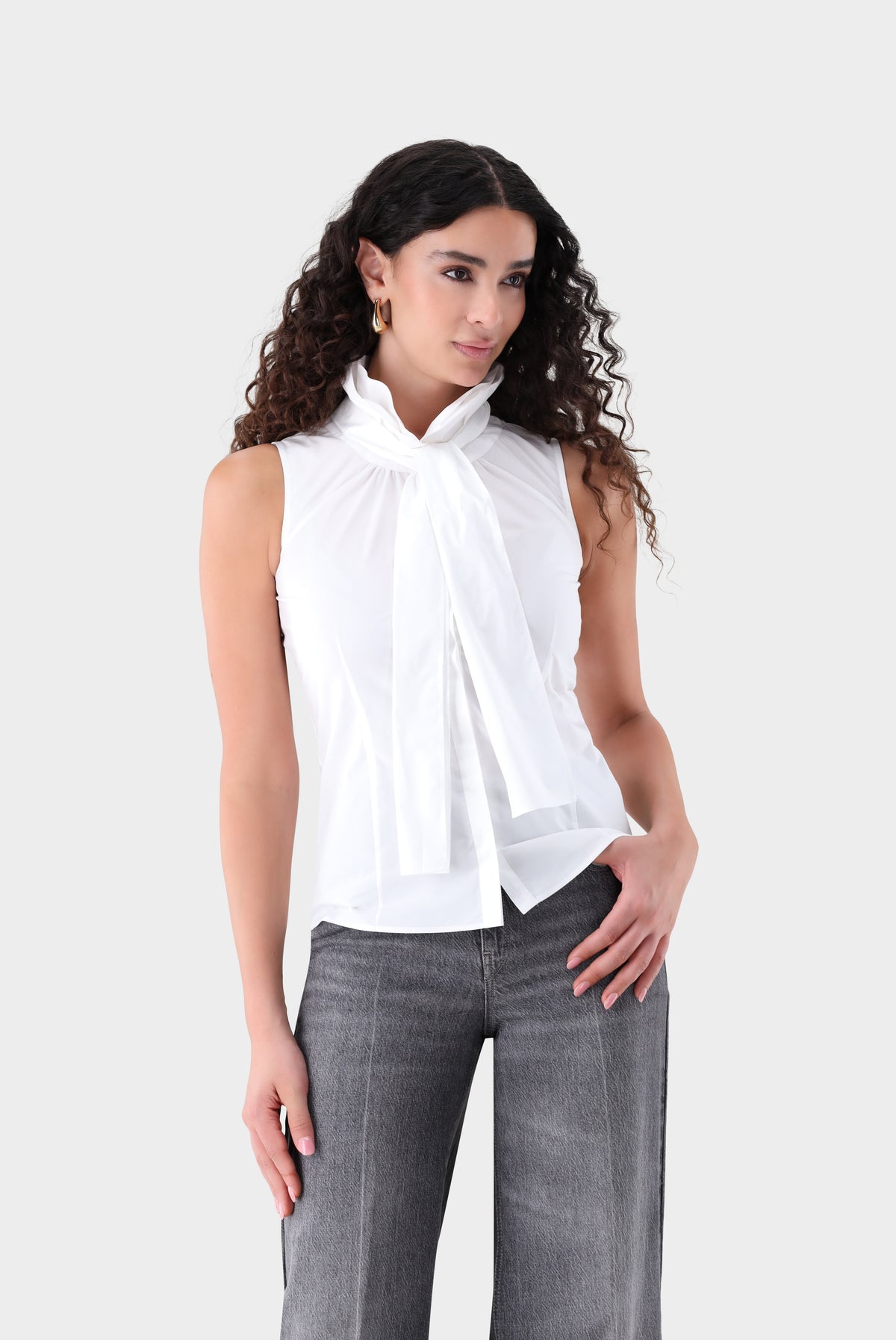 Ärmellose Bluse | mit Rüschen und Schluppe