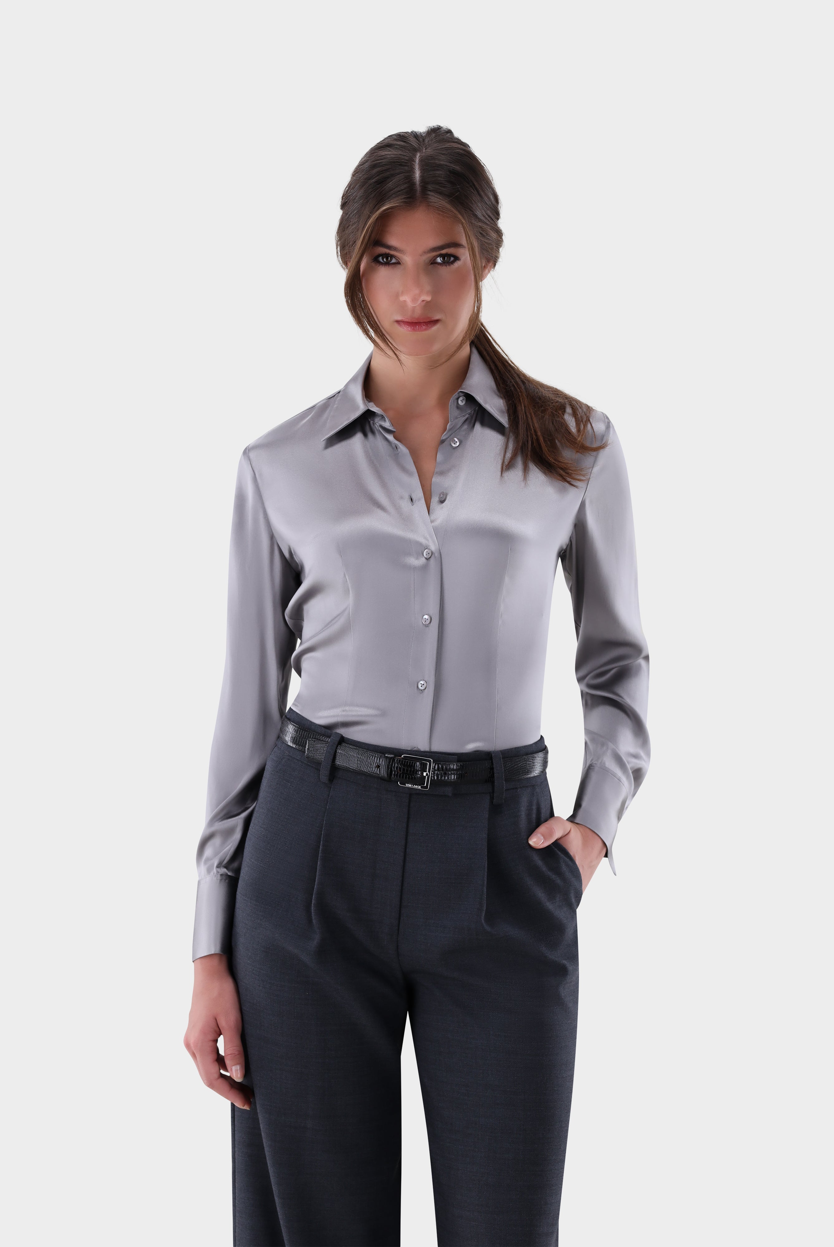 Hemdbluse | tailliert aus Seidensatin-Stretch