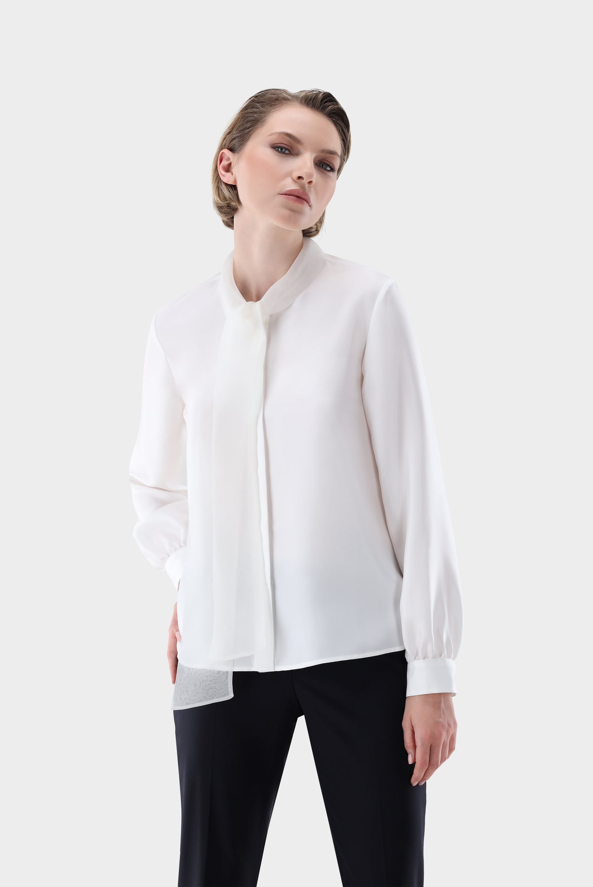 Seidenbluse | mit Schluppe Boxy Fit-Hemden & Blusen-Van Laack-OUTLET-Beige-34-ARCHIVIST-ARCHIVE-SALE