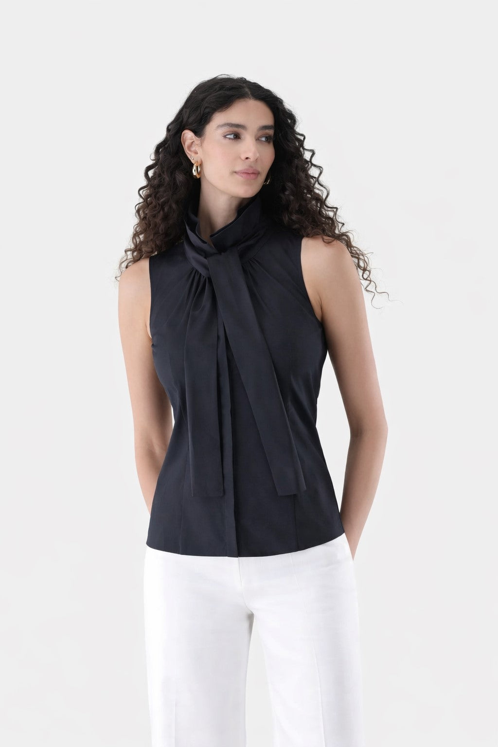 Ärmellose Bluse | mit Rüschen und Schluppe