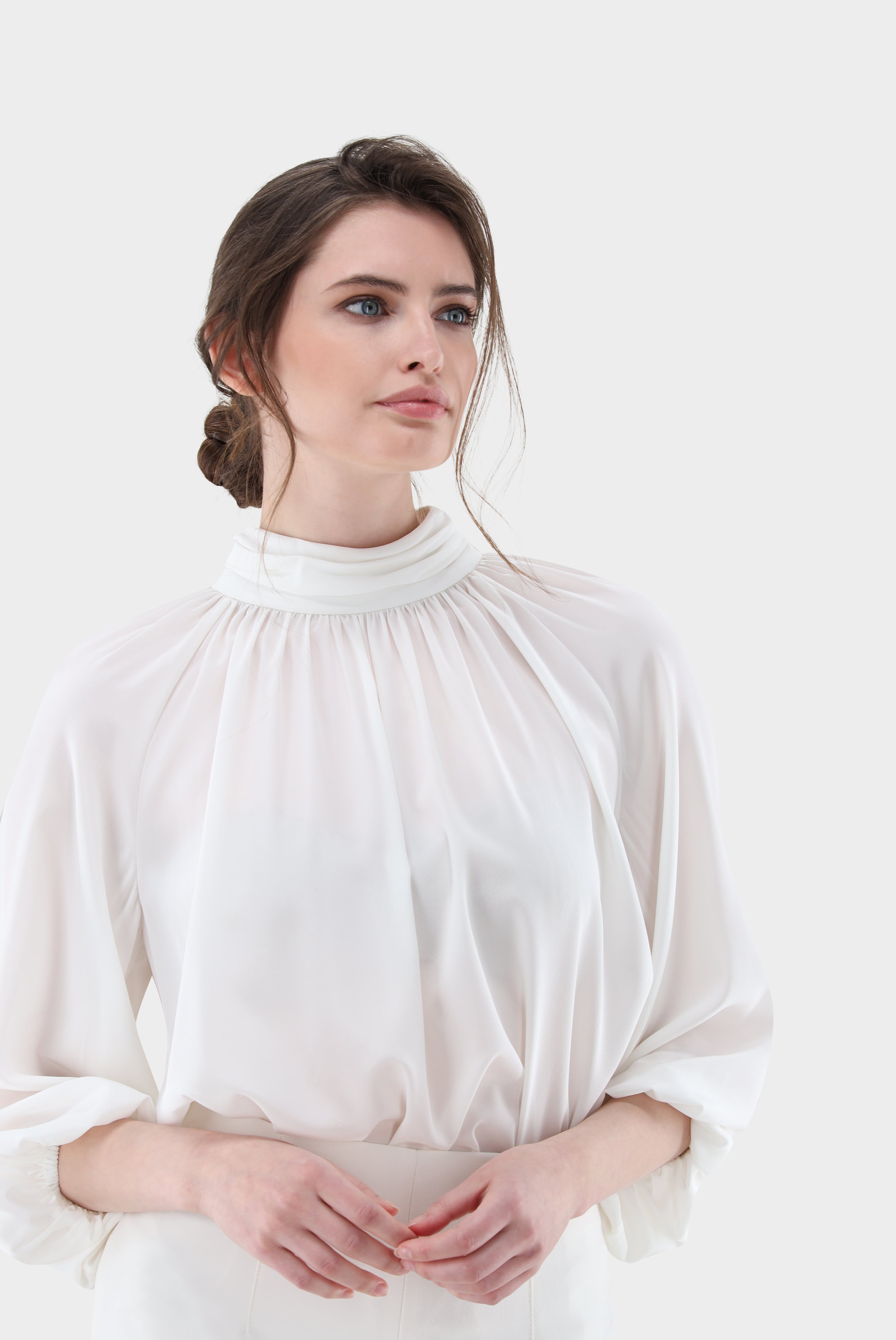 Stehkragenbluse | aus Seide mit lockerem Schnitt