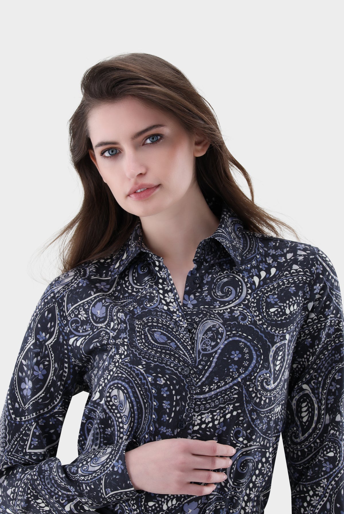 Hemdbluse | tailliert mit Paisley Druck