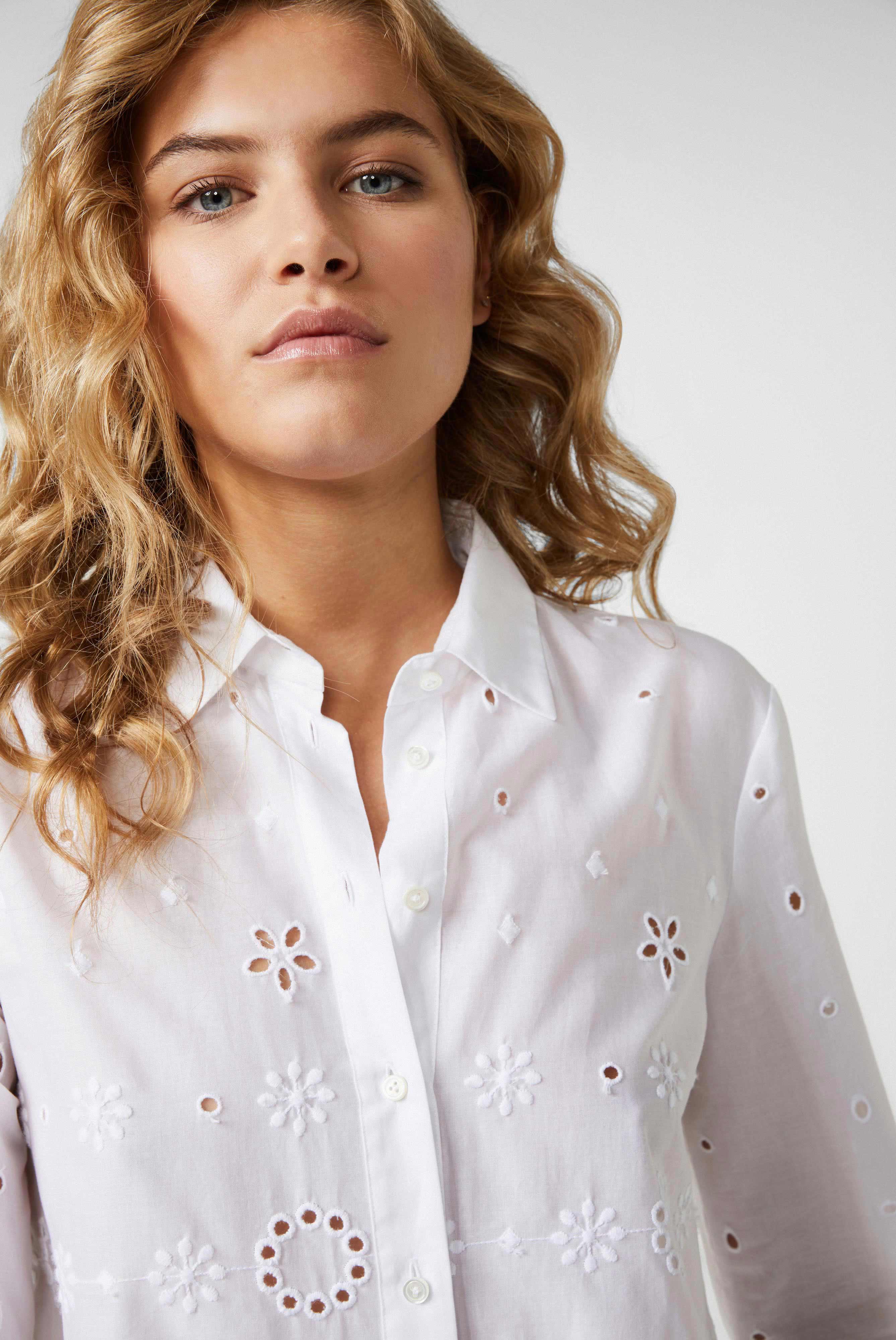 Van Laack-Baumwoll-Bluse mit Glockenärmeln und Lochstickerei Weiß-Hemden & Blusen-Black-Deal-Outlet-by-ARCHIVIST