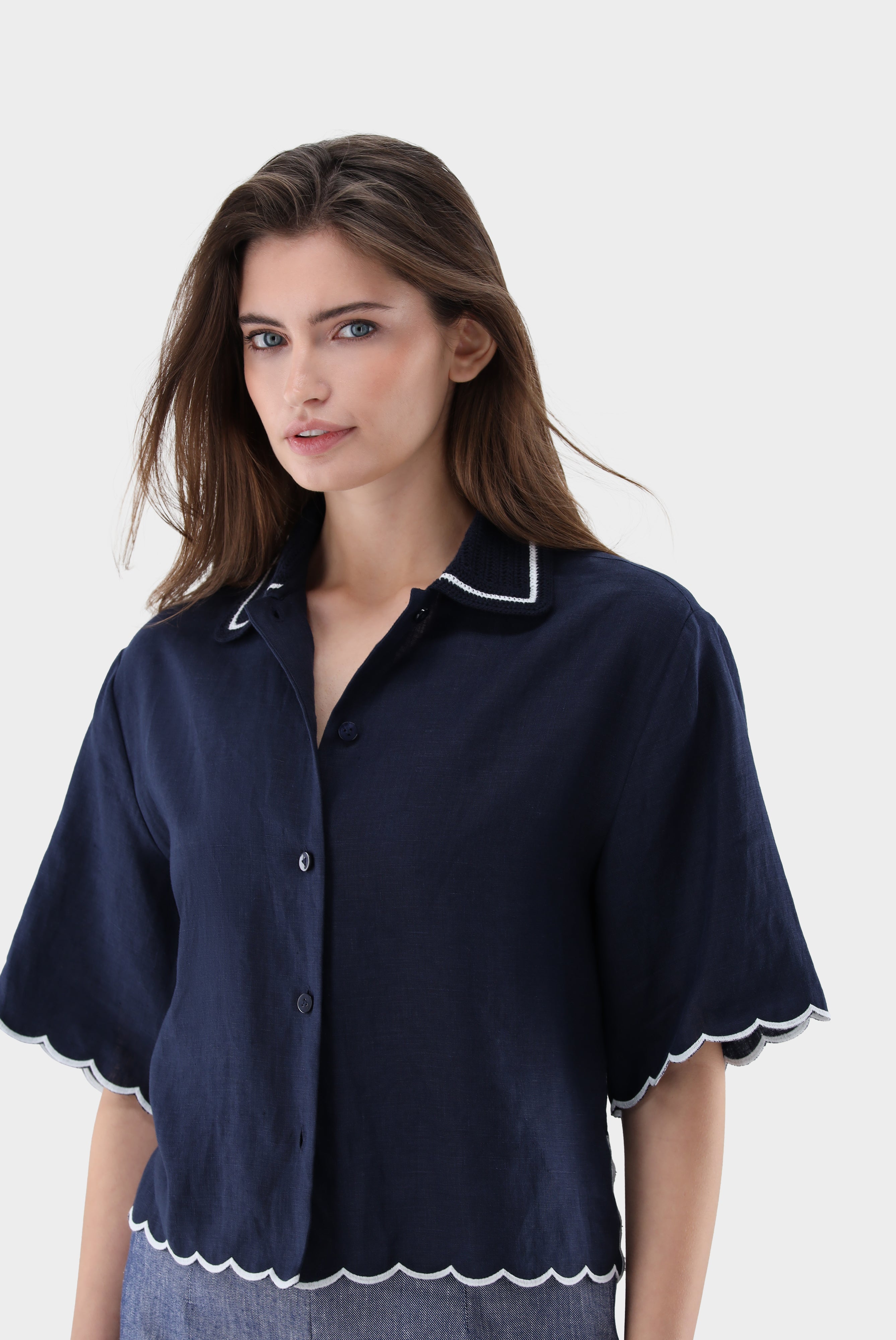 Kurzarm Hemdbluse | aus Leinen mit Häkelkragen