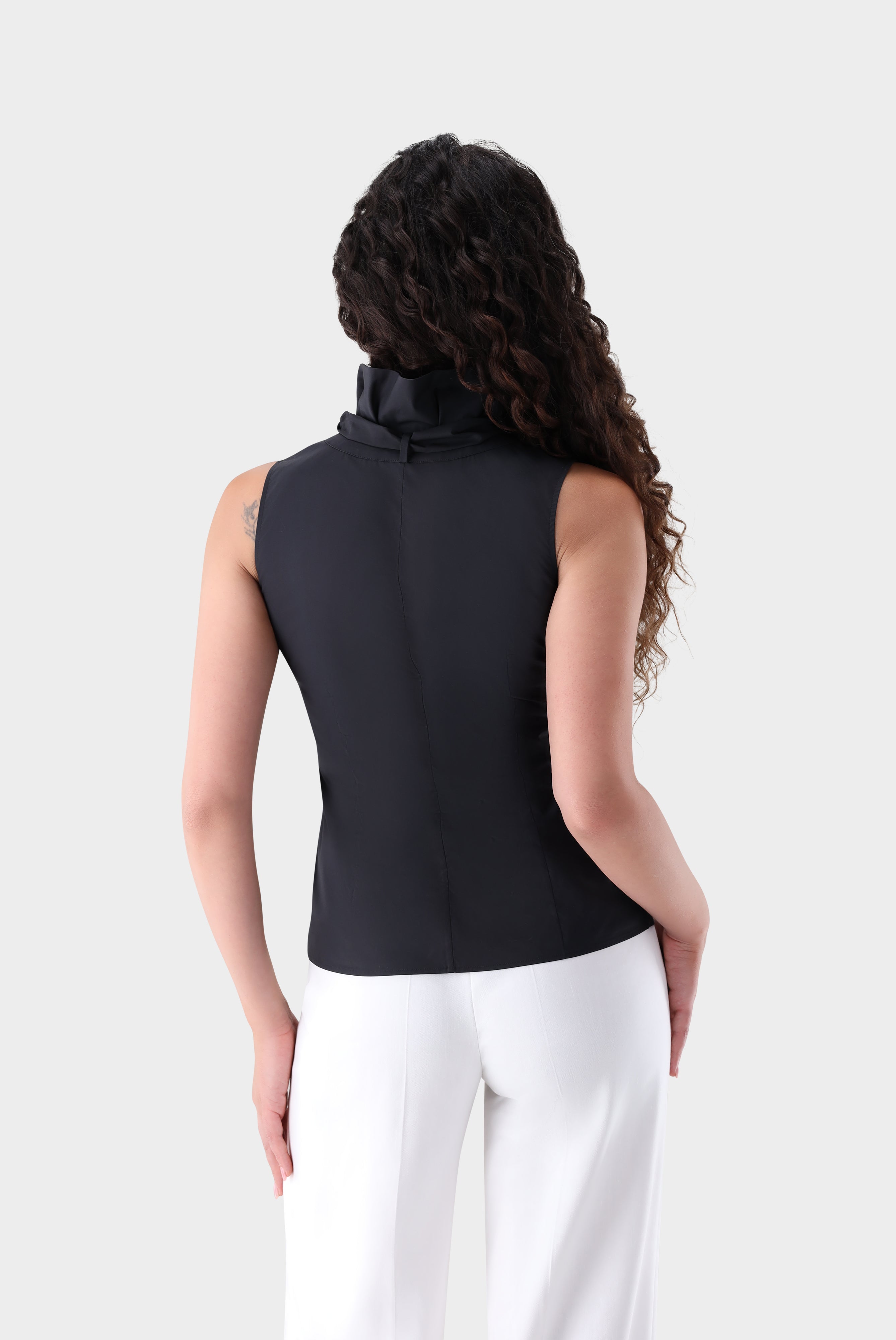 Ärmellose Bluse | mit Rüschen und Schluppe