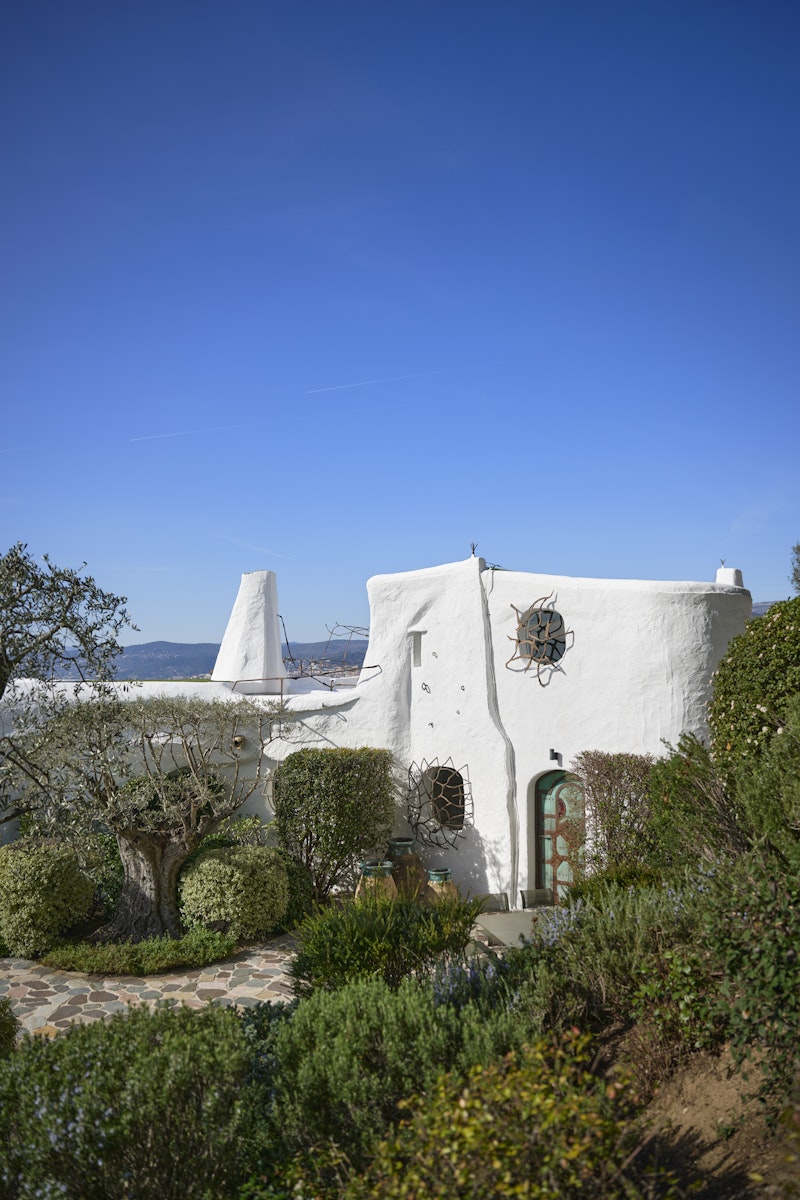 Gestalten Eu Shop-Côte d'Azur Living-Book-Black-Deal-Outlet-by-ARCHIVIST