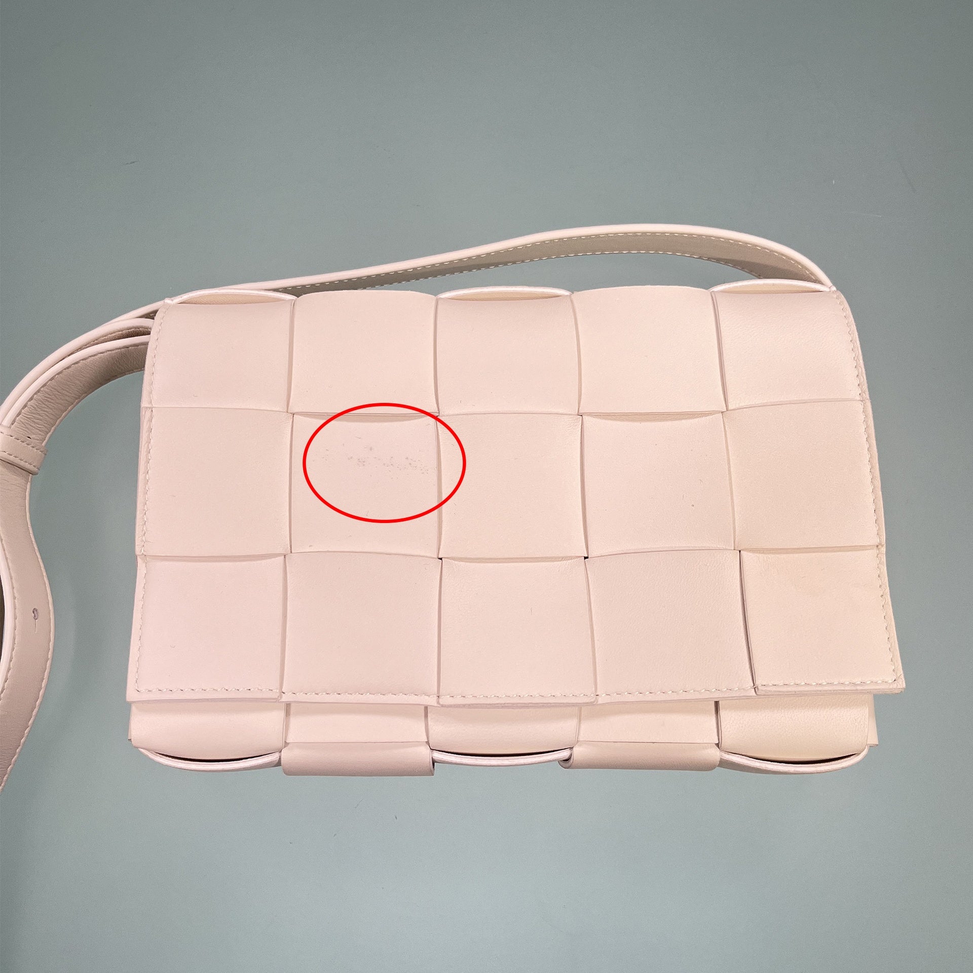 Bottega Veneta-Bottega Veneta Cassette Shoulder Bag-WOMEN BAGS-Black-Deal-Outlet-by-ARCHIVIST