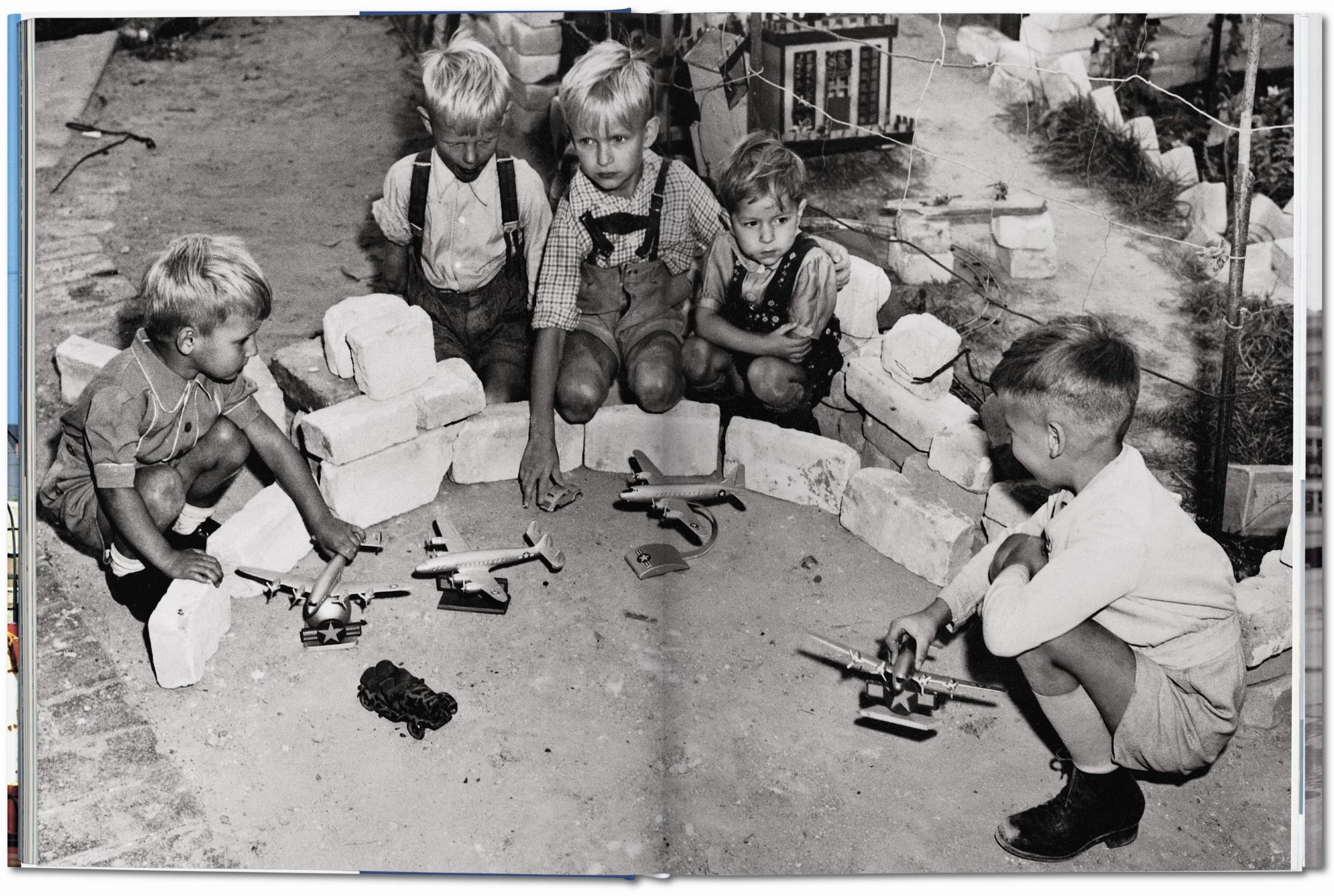 Taschen-Berlin. Portrait of a City (German, French, English)-Photography-Black-Deal-Outlet-by-ARCHIVIST