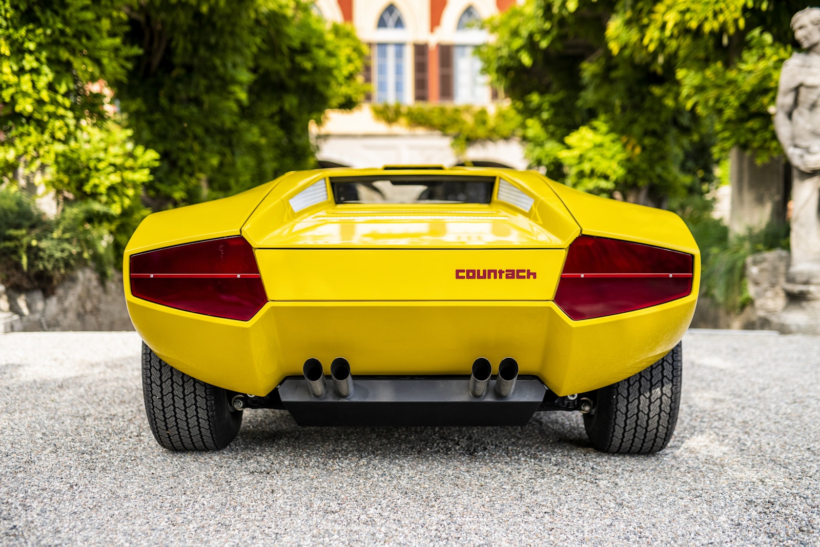 Gestalten Eu Shop-Drive Different-Book-Black-Deal-Outlet-by-ARCHIVIST