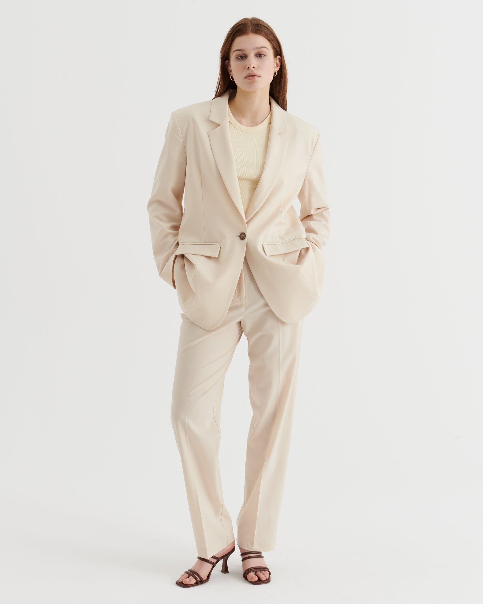 Heel EVE - by Aylin Koenig