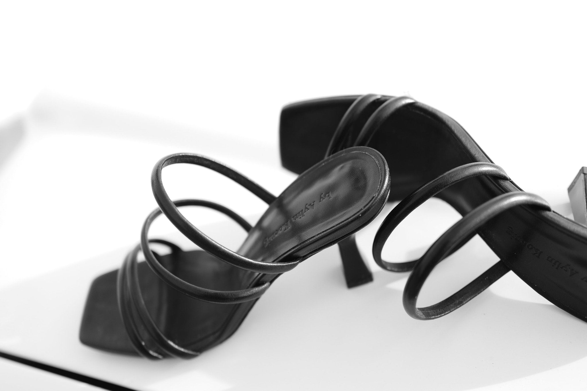 Heel EVE - by Aylin Koenig