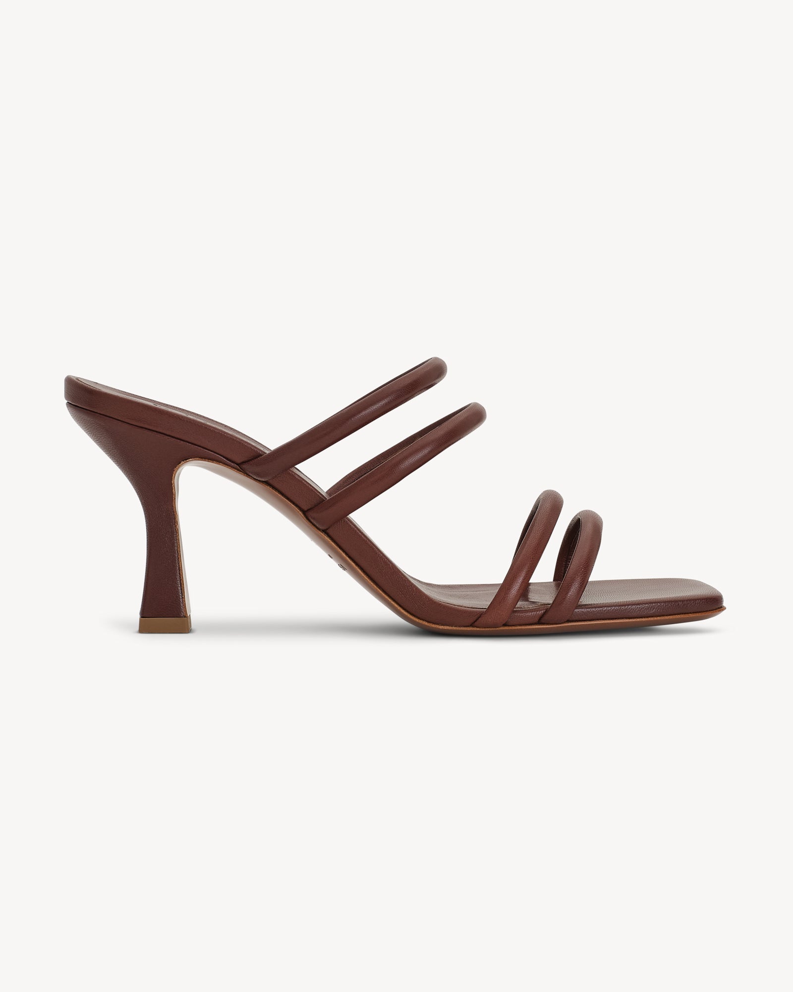 Heel EVE - by Aylin Koenig