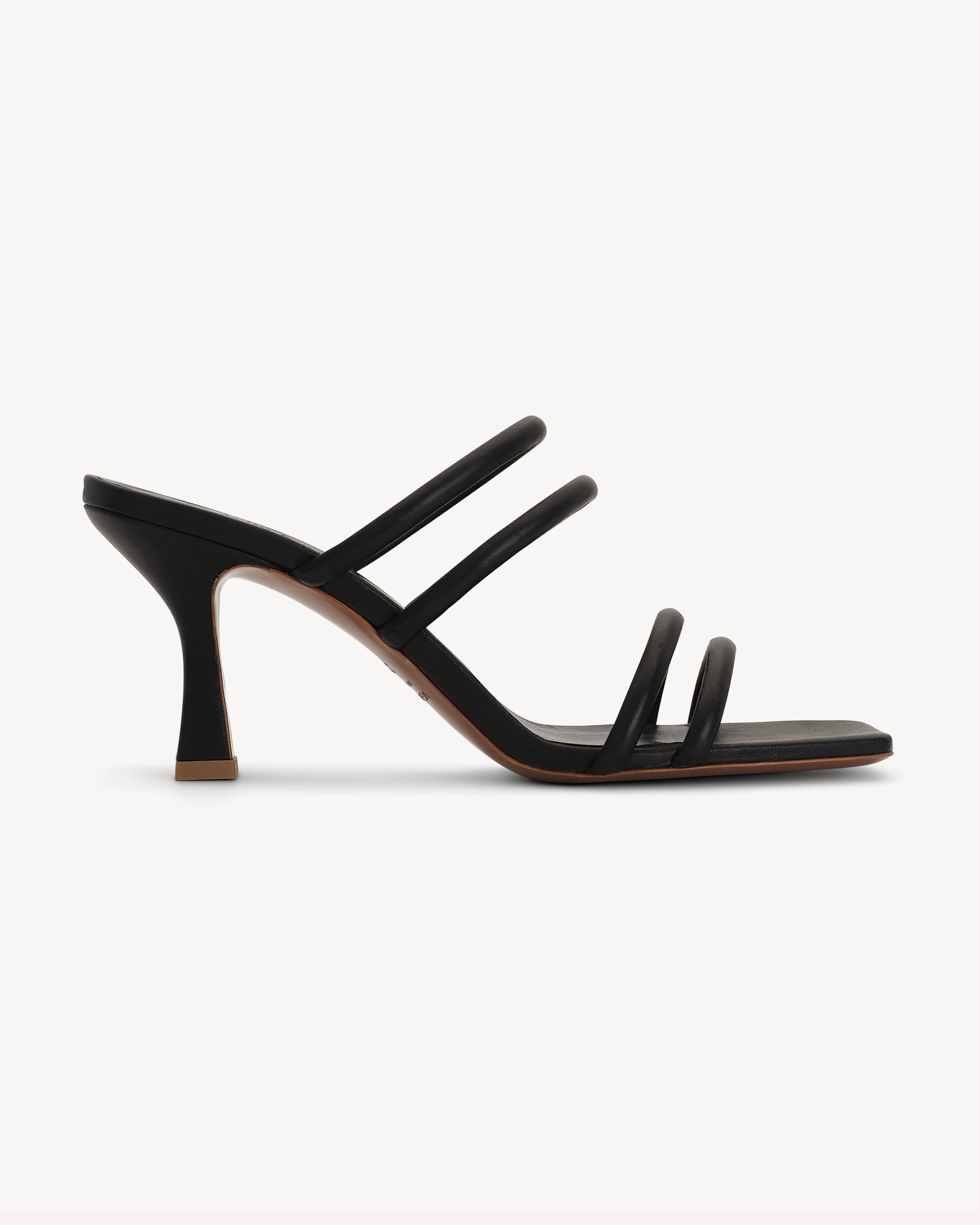 Heel EVE - by Aylin Koenig