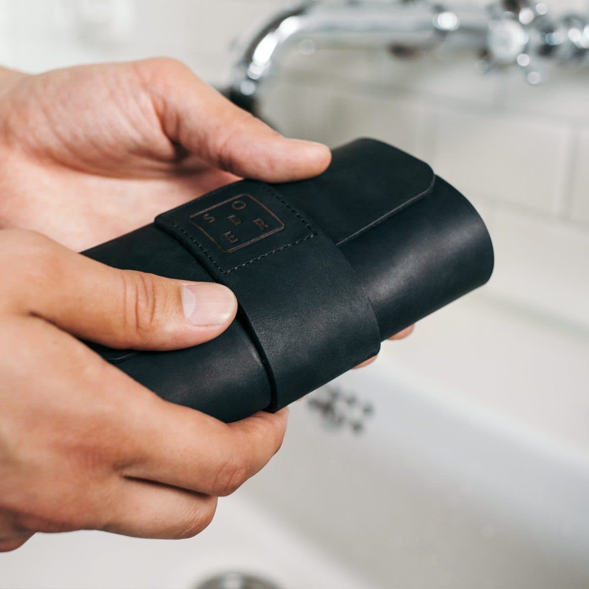 Sober-Ledertasche | Etui für Rasierer und Rasierpinsel-Ledertasche-Black-Deal-Outlet-by-ARCHIVIST