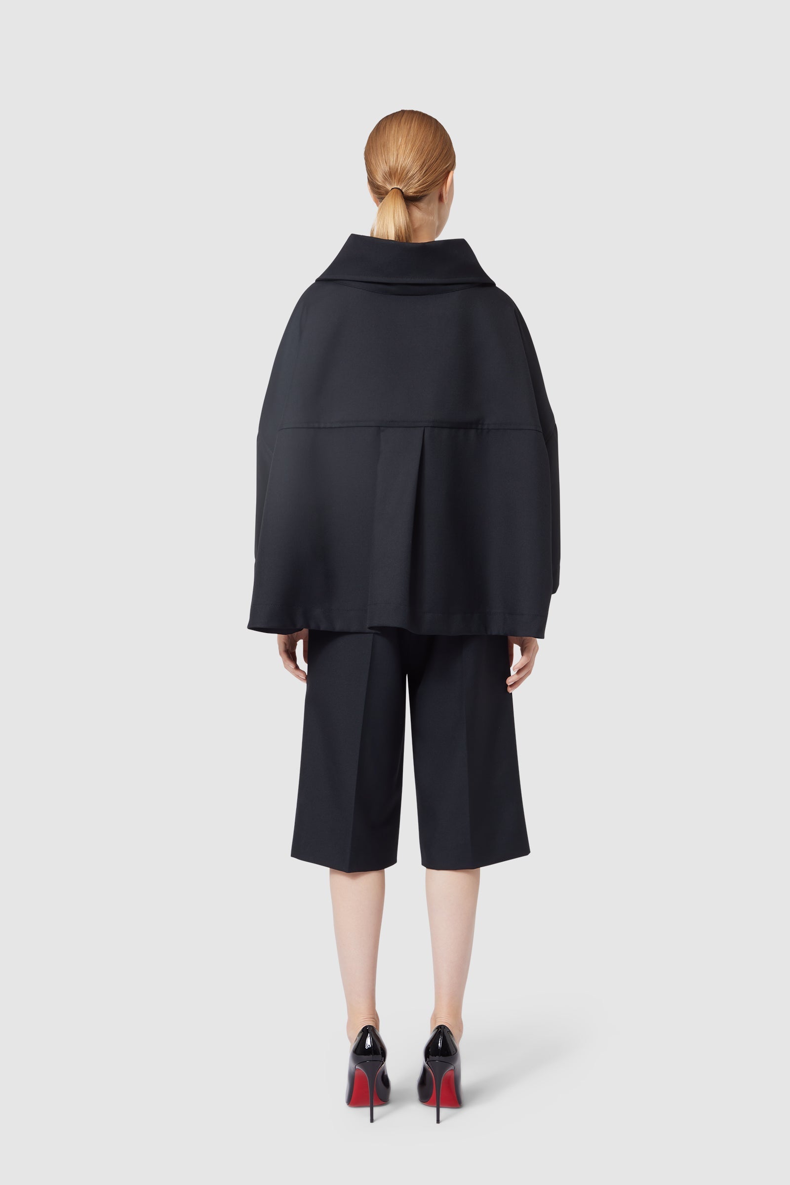 Viktor & Rolf-EXTREME SHIRT JACKET-Jacken & Mäntel-Black-Deal-Outlet-by-ARCHIVIST