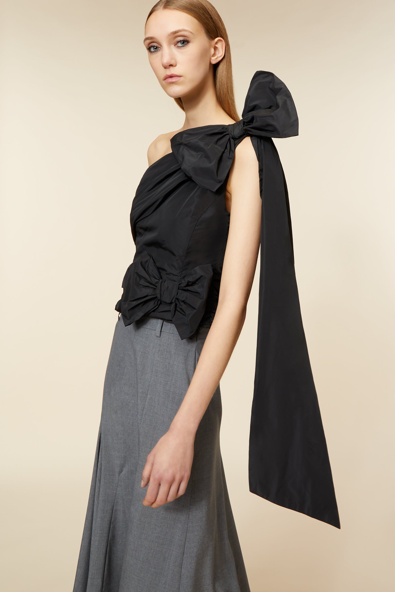 ONE-SHOULDER DRAPE BOW SHIRT