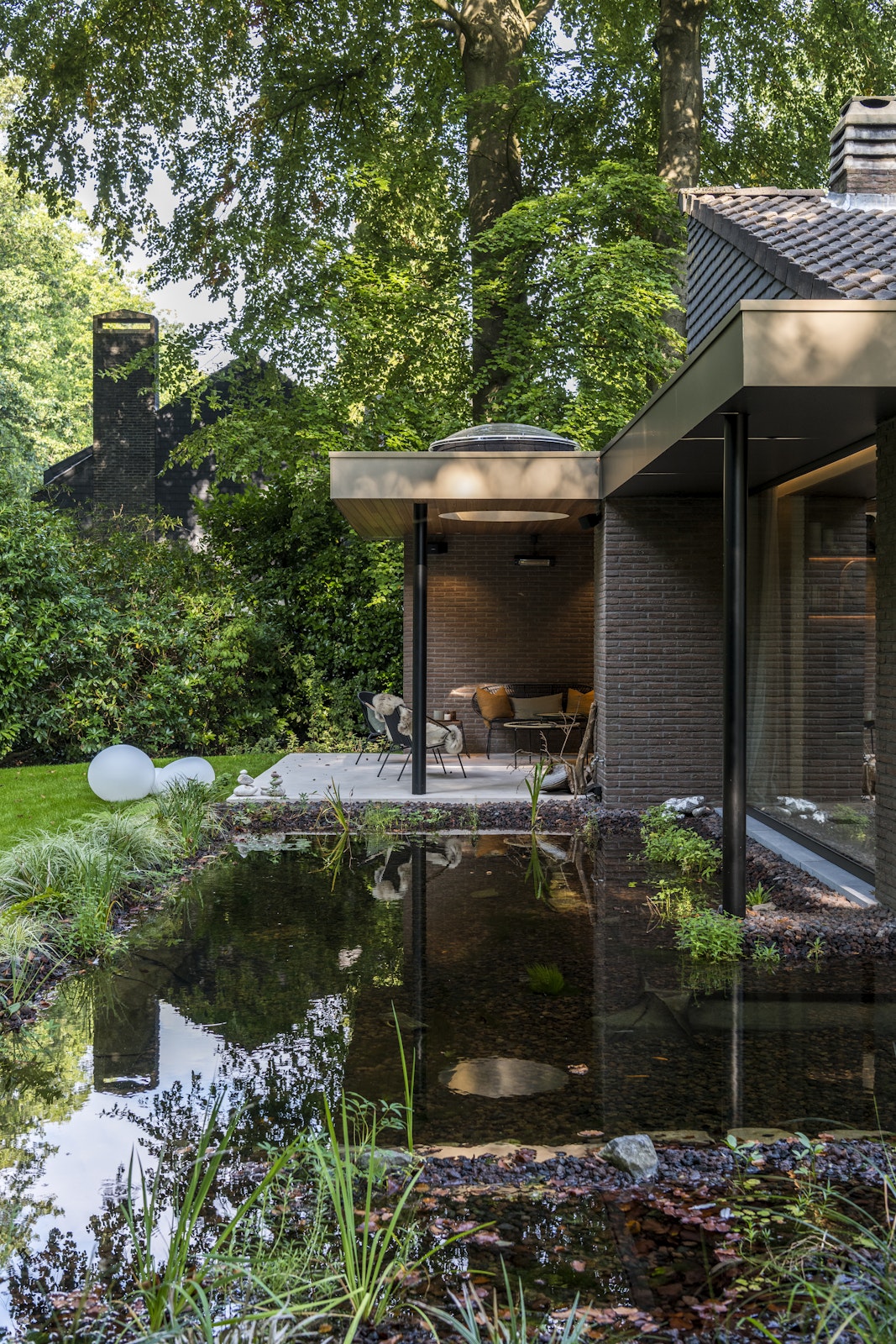 Gestalten Eu Shop-Creative Homes-Book-Black-Deal-Outlet-by-ARCHIVIST