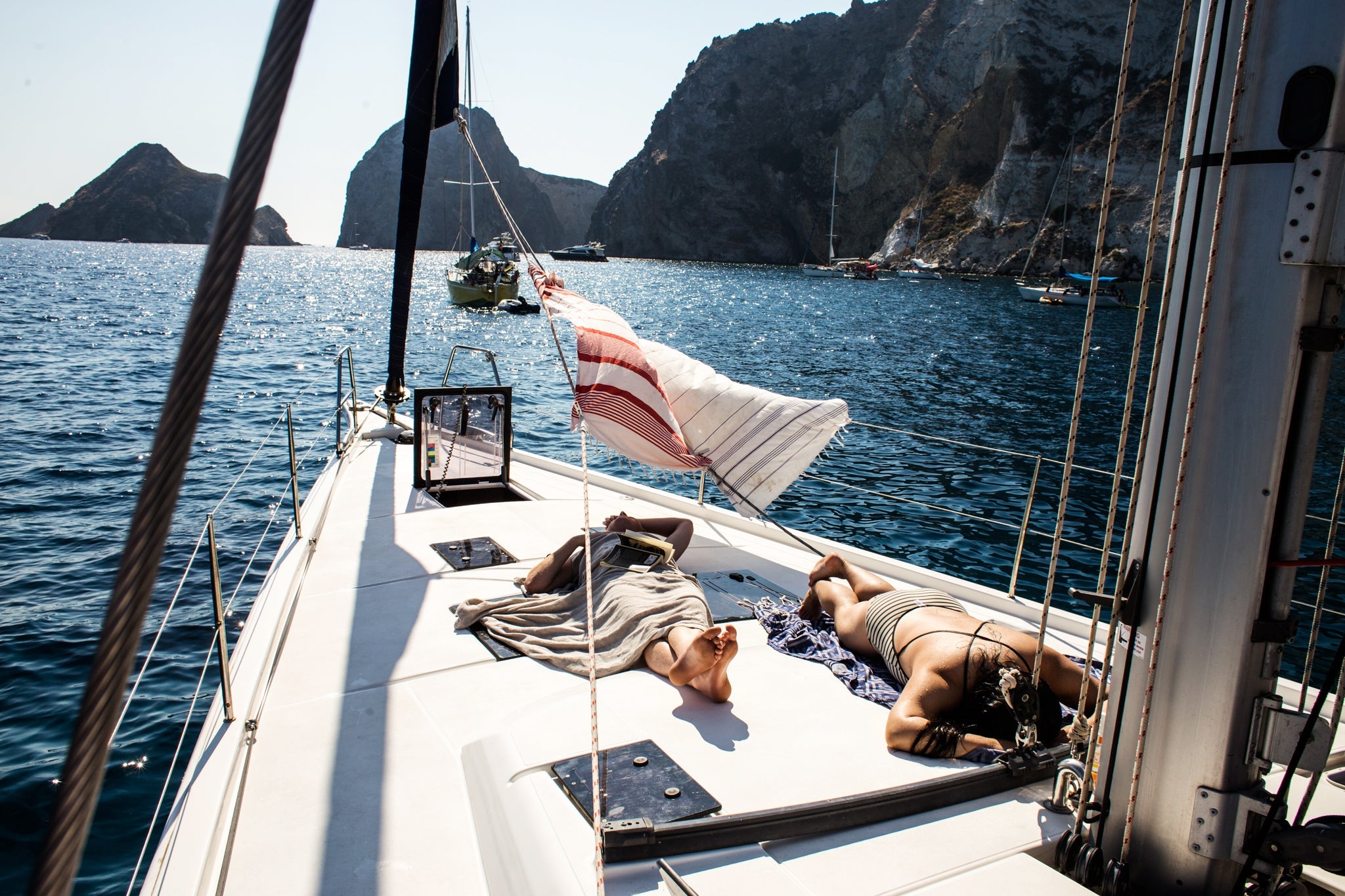 Gestalten Eu Shop-Sailing the Seas-Book-Black-Deal-Outlet-by-ARCHIVIST