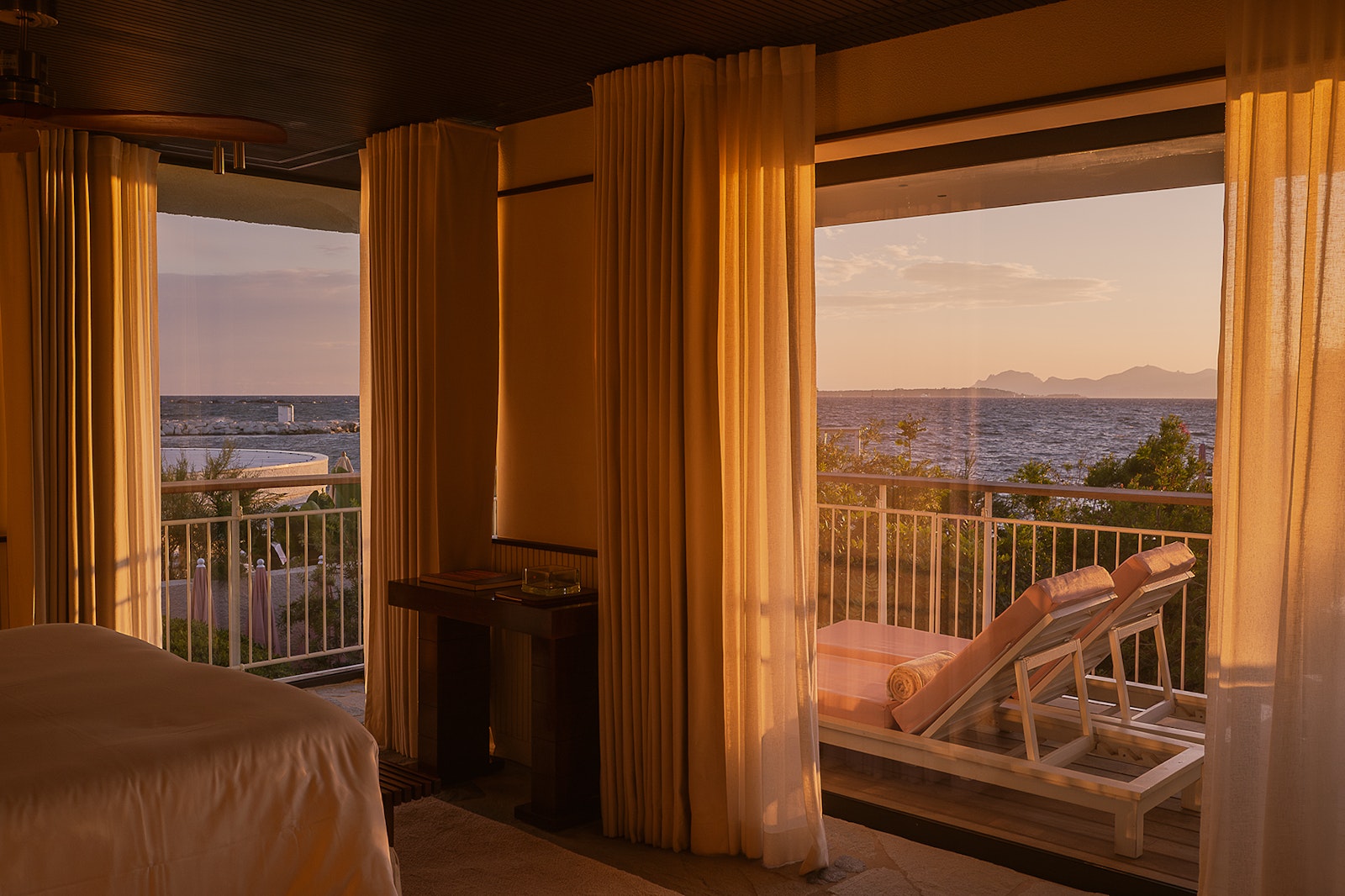 Gestalten Eu Shop-Grand Tour Provence-Book-Black-Deal-Outlet-by-ARCHIVIST