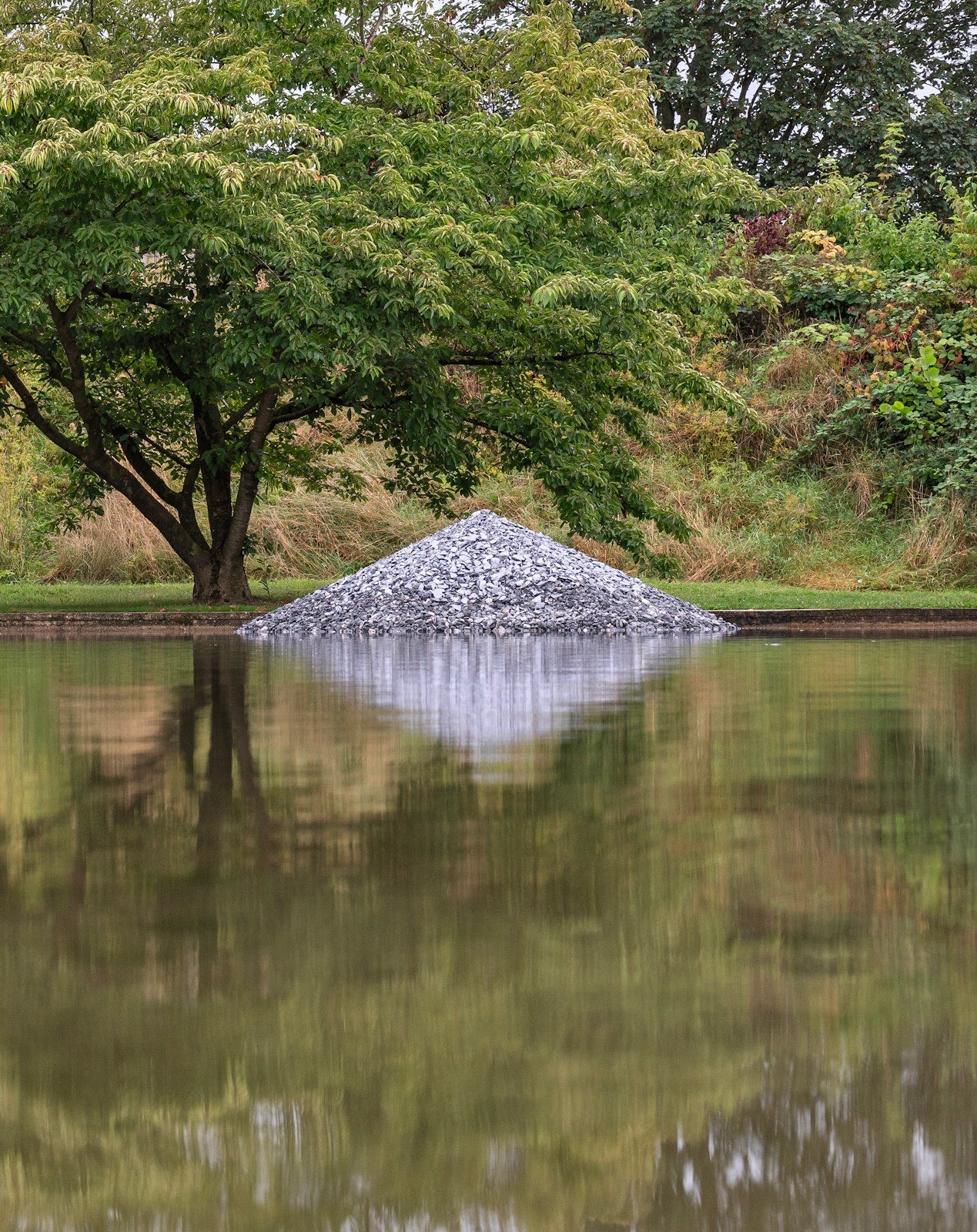 Gestalten Eu Shop-The Art Escapes Atlas-Book-Black-Deal-Outlet-by-ARCHIVIST