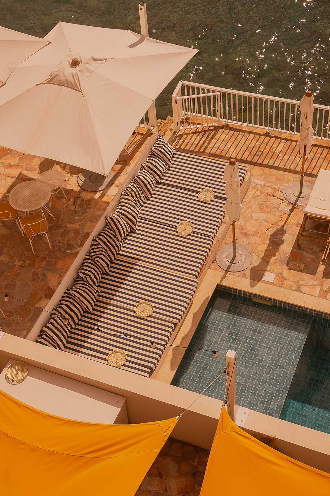 Gestalten Eu Shop-Grand Tour Provence-Book-Black-Deal-Outlet-by-ARCHIVIST