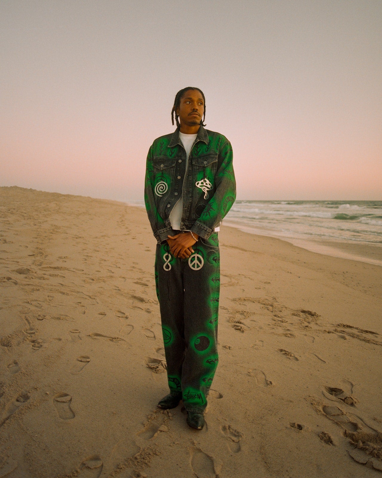 Gestalten Eu Shop-The Incomplete Vol. 2-Book-Black-Deal-Outlet-by-ARCHIVIST