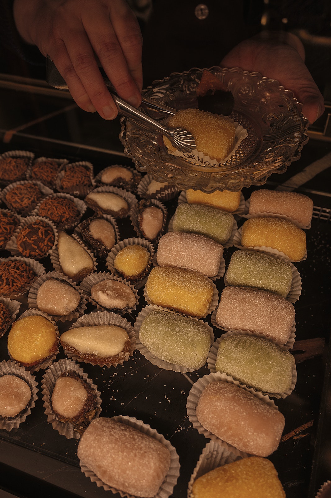 Gestalten Eu Shop-Grand Tour Italien-Book-Black-Deal-Outlet-by-ARCHIVIST