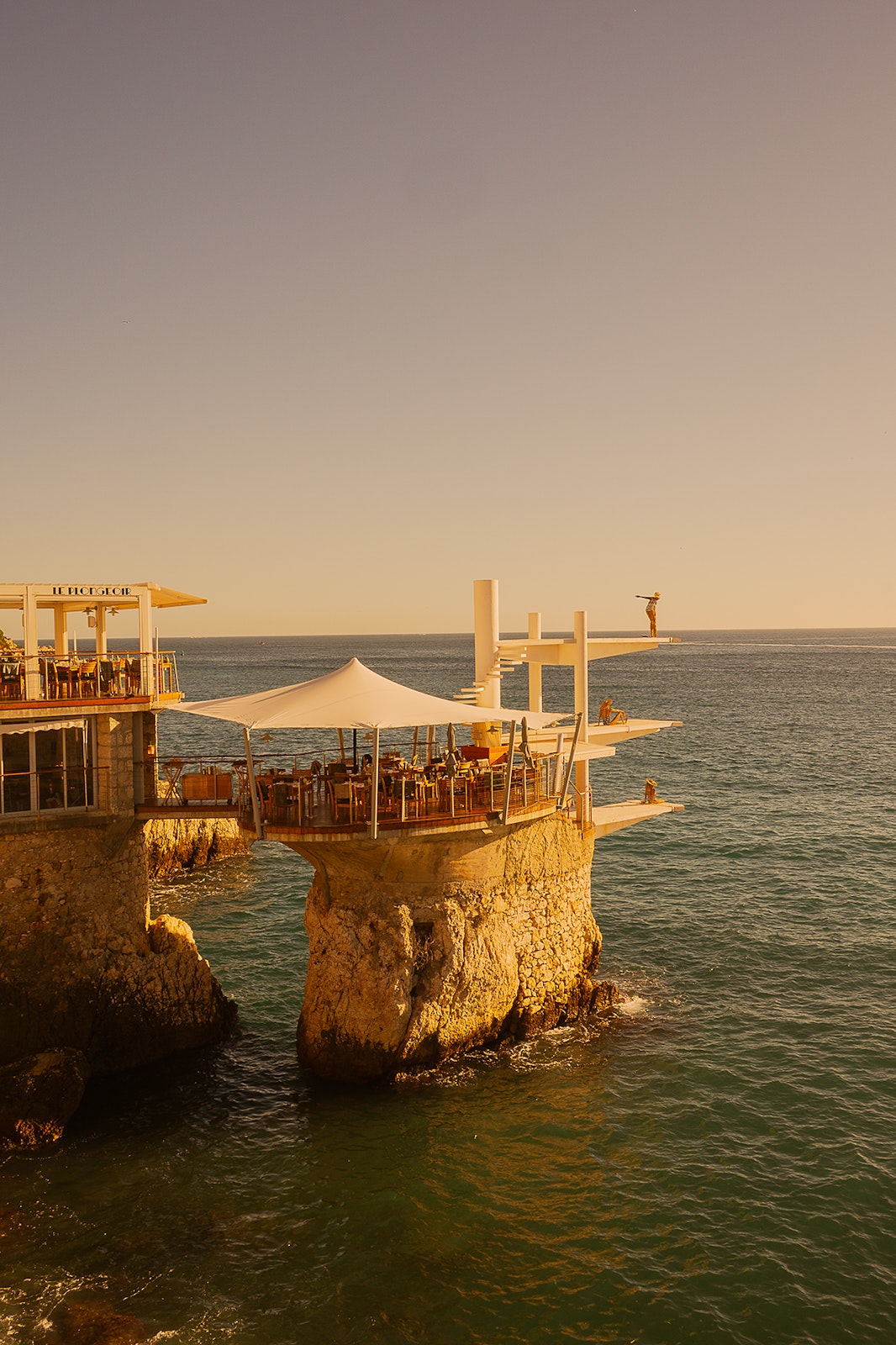 Gestalten Eu Shop-Grand Tour Provence-Book-Black-Deal-Outlet-by-ARCHIVIST