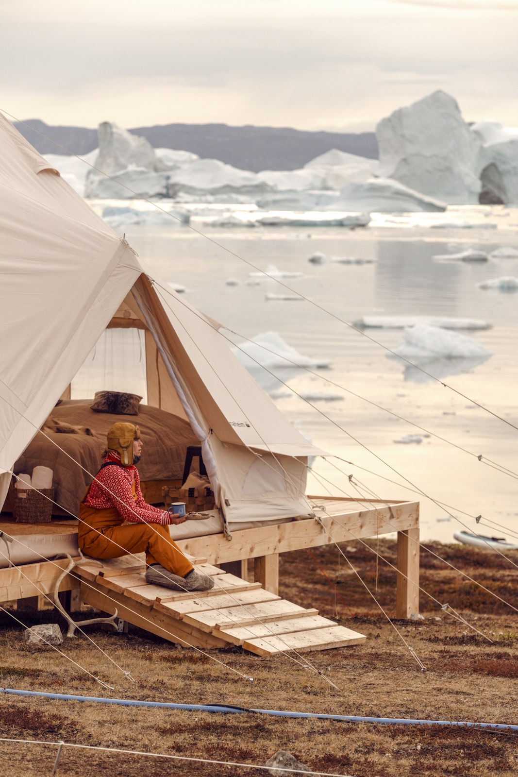 Gestalten Eu Shop-Remote Places to Stay Vol. 2-Book-Black-Deal-Outlet-by-ARCHIVIST