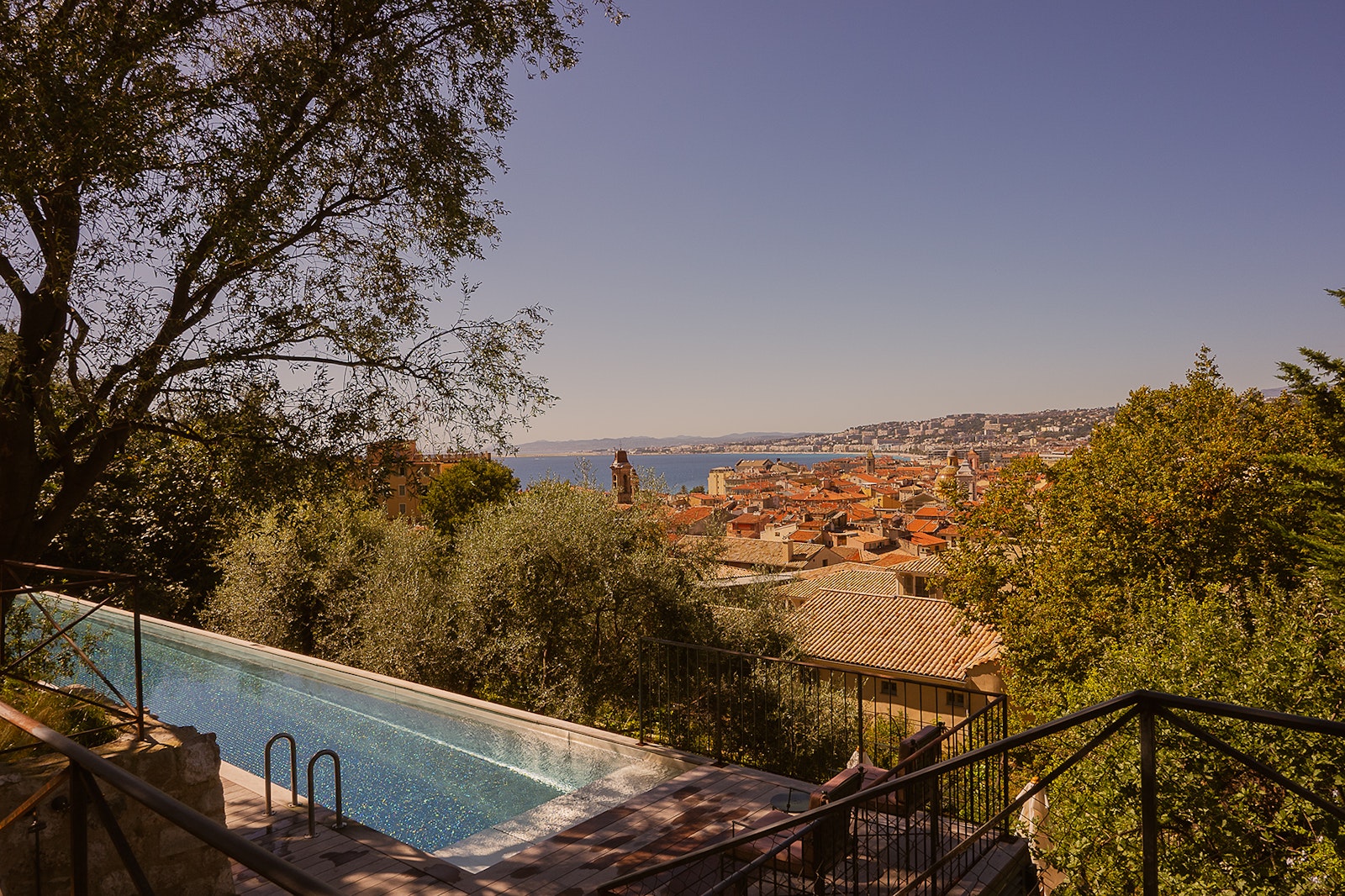 Gestalten Eu Shop-Grand Tour Provence-Book-Black-Deal-Outlet-by-ARCHIVIST