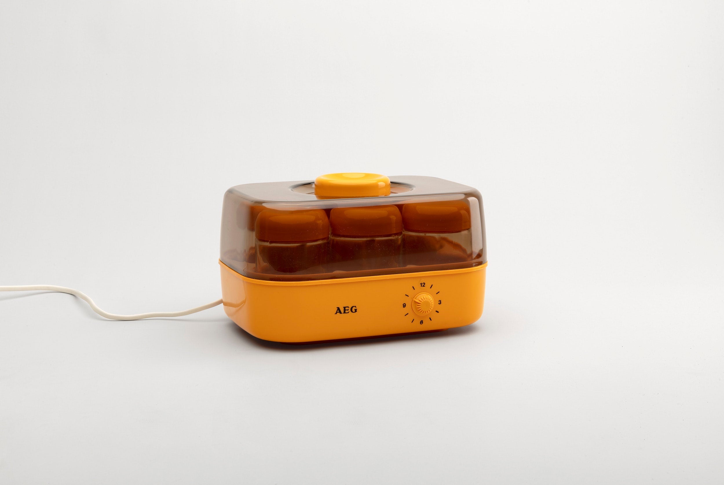 Gestalten Eu Shop-Soft Electronics-Book-Black-Deal-Outlet-by-ARCHIVIST