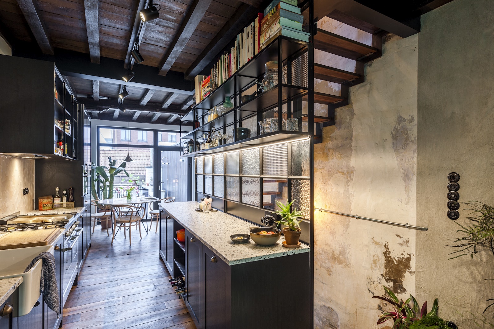 Gestalten Eu Shop-Creative Homes-Book-Black-Deal-Outlet-by-ARCHIVIST