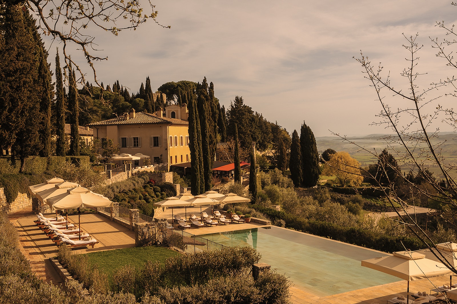 Gestalten Eu Shop-Grand Tour Italy-Book-Black-Deal-Outlet-by-ARCHIVIST