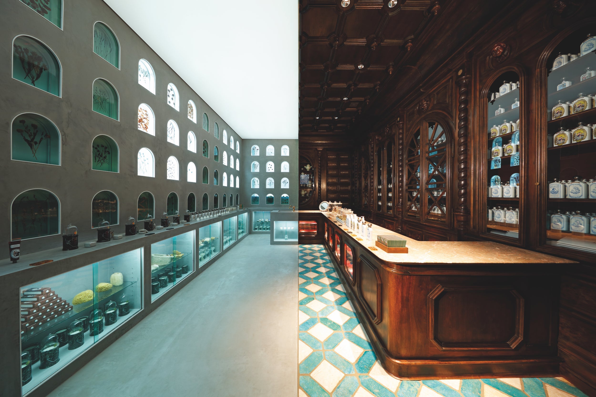 Gestalten Eu Shop-The Beauty of Time Travel-Book-Black-Deal-Outlet-by-ARCHIVIST