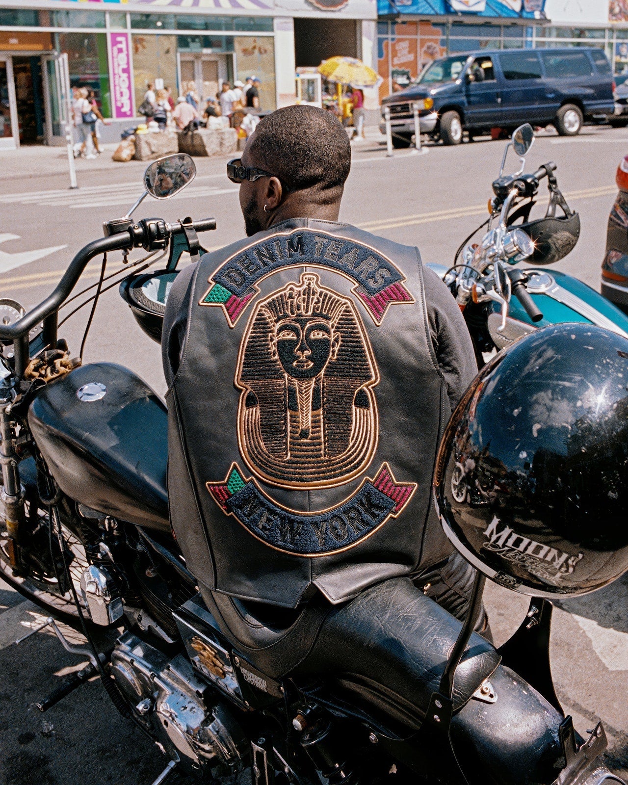 Gestalten Eu Shop-The Incomplete Vol. 2-Book-Black-Deal-Outlet-by-ARCHIVIST