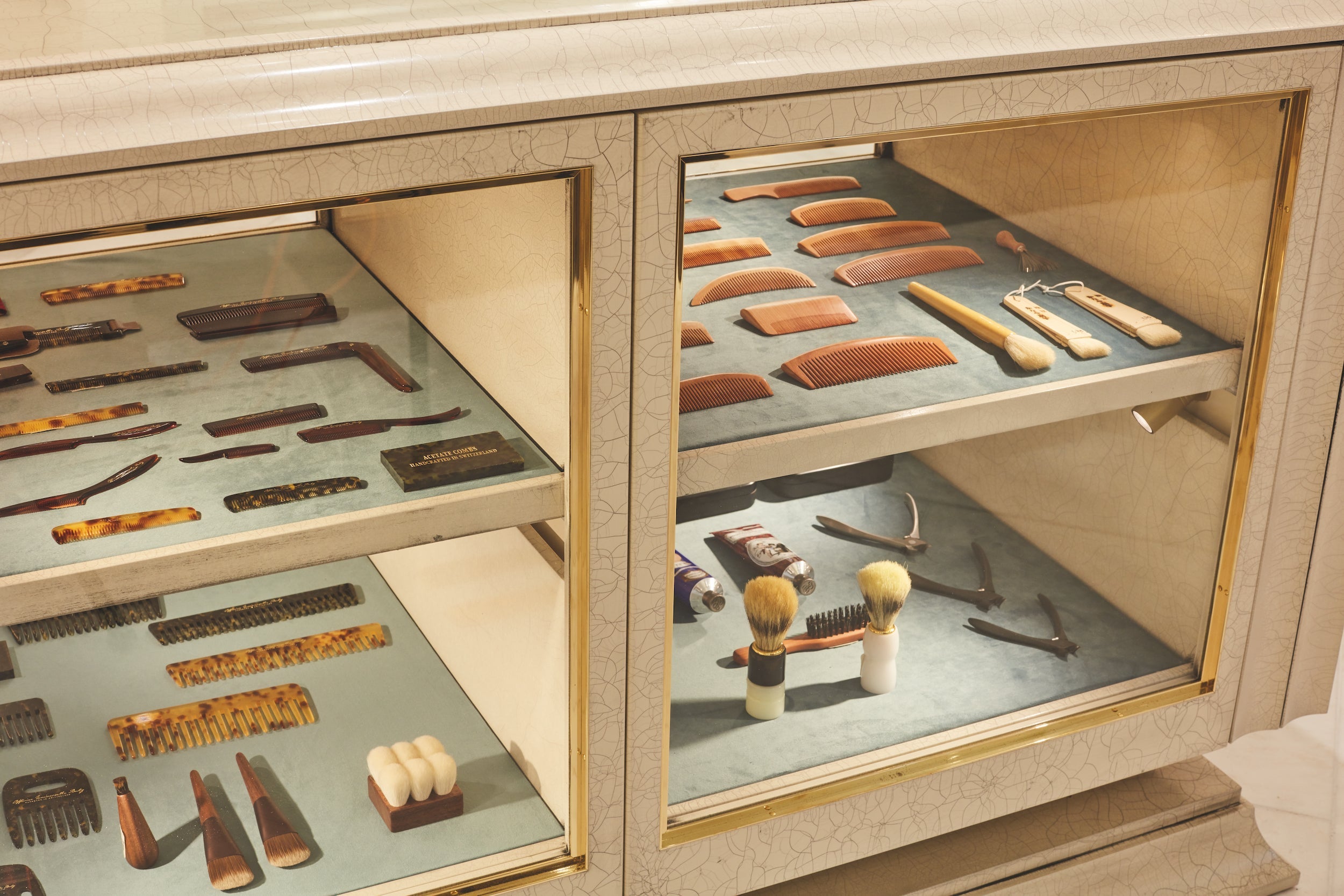 Gestalten Eu Shop-The Beauty of Time Travel-Book-Black-Deal-Outlet-by-ARCHIVIST